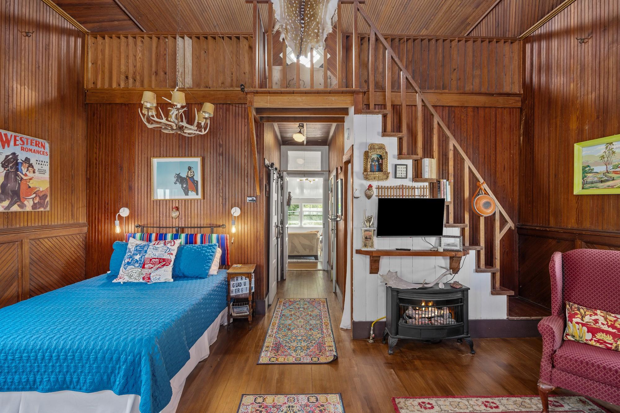 684 Stoneleigh Rd, Center Point, TX 78010