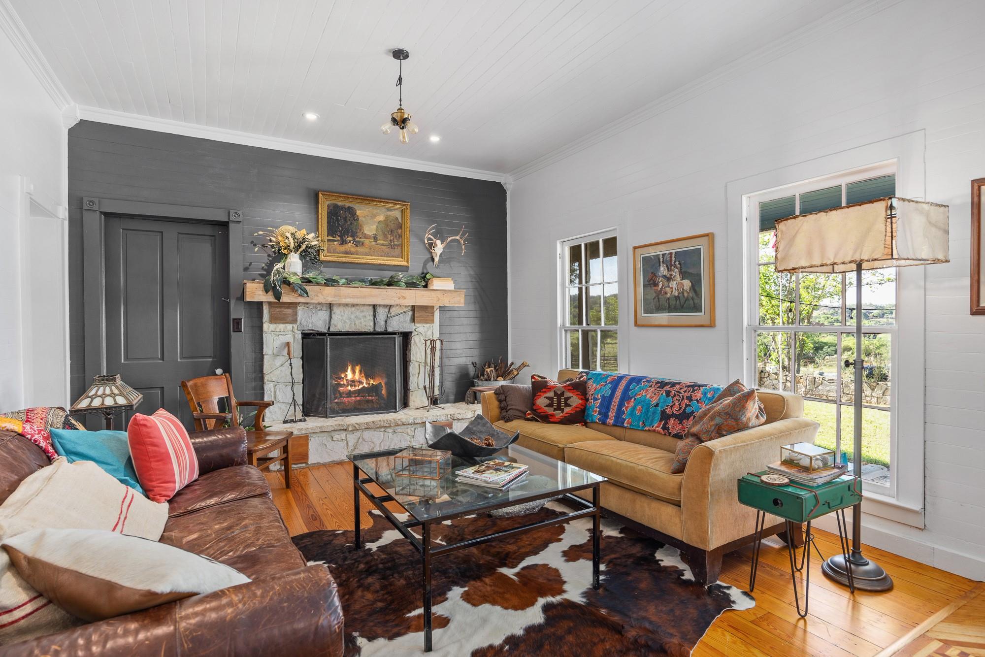 684 Stoneleigh Rd, Center Point, TX 78010