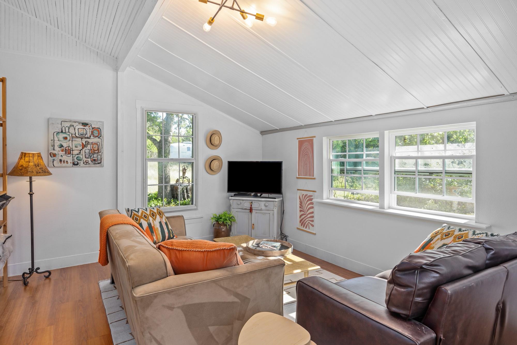 684 Stoneleigh Rd, Center Point, TX 78010