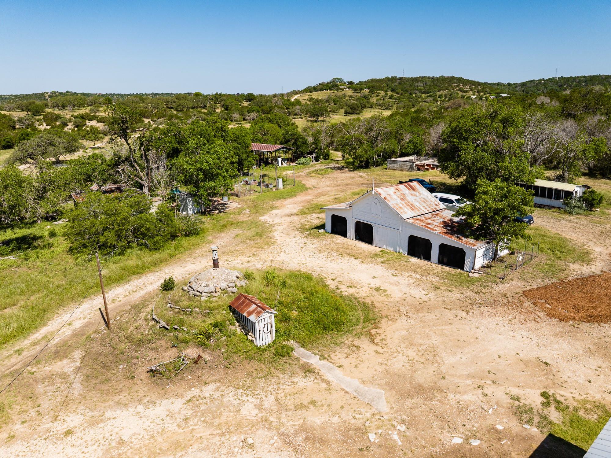 684 Stoneleigh Rd, Center Point, TX 78010