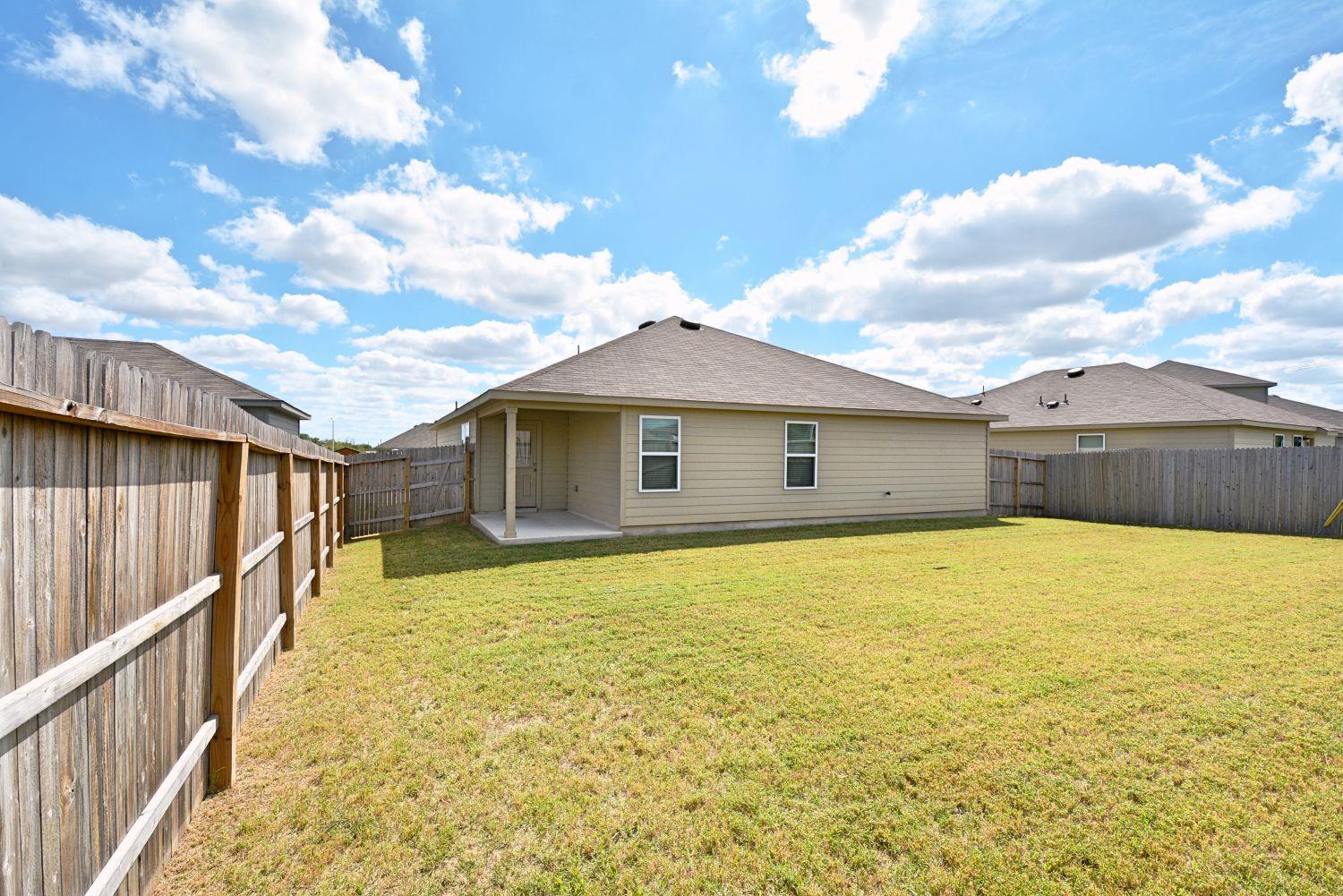 475 Autumn Leaf Dr, New Braunfels, TX 78130