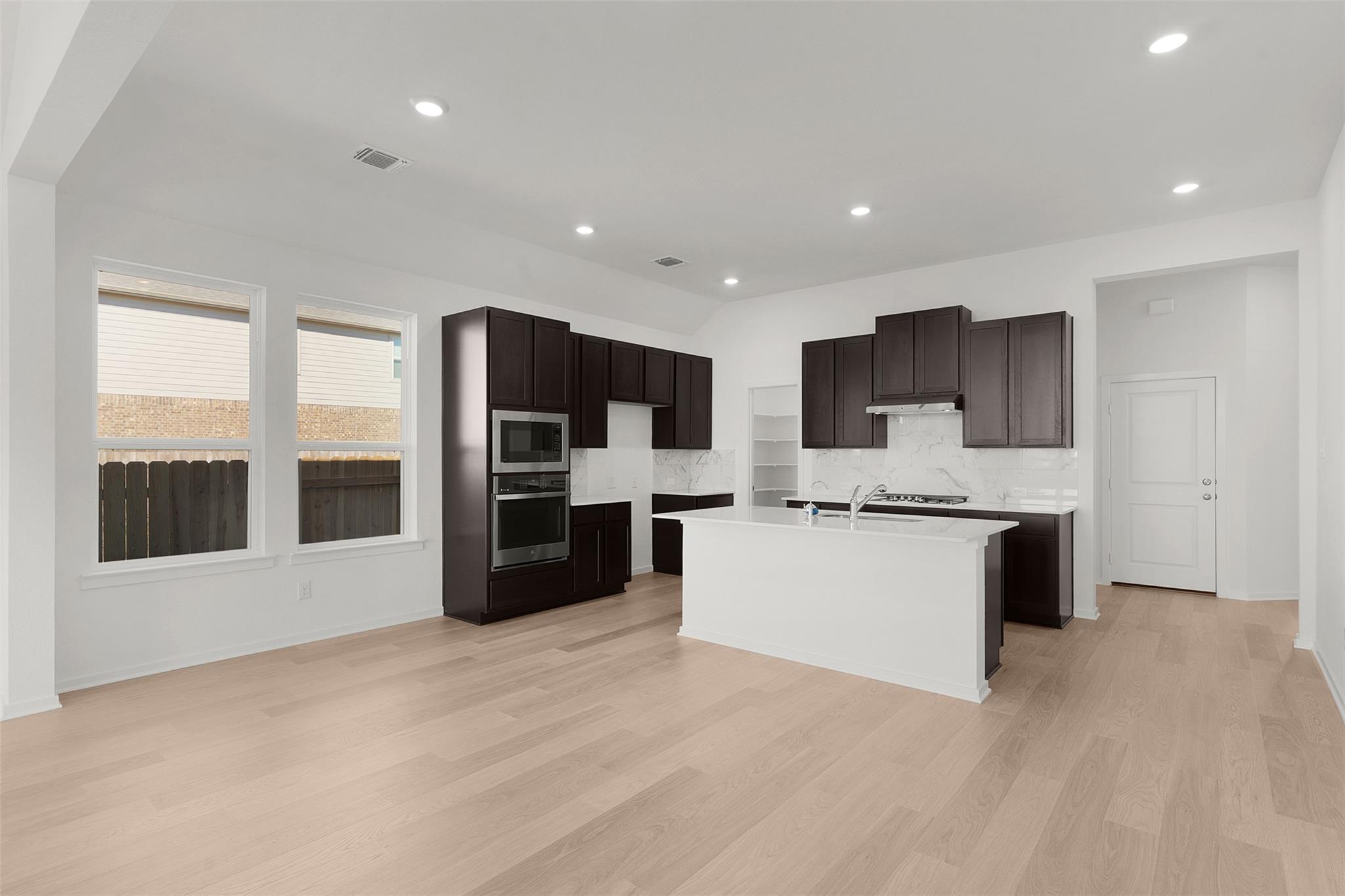 25621 Flora Bella Ln, Elgin, TX 78621