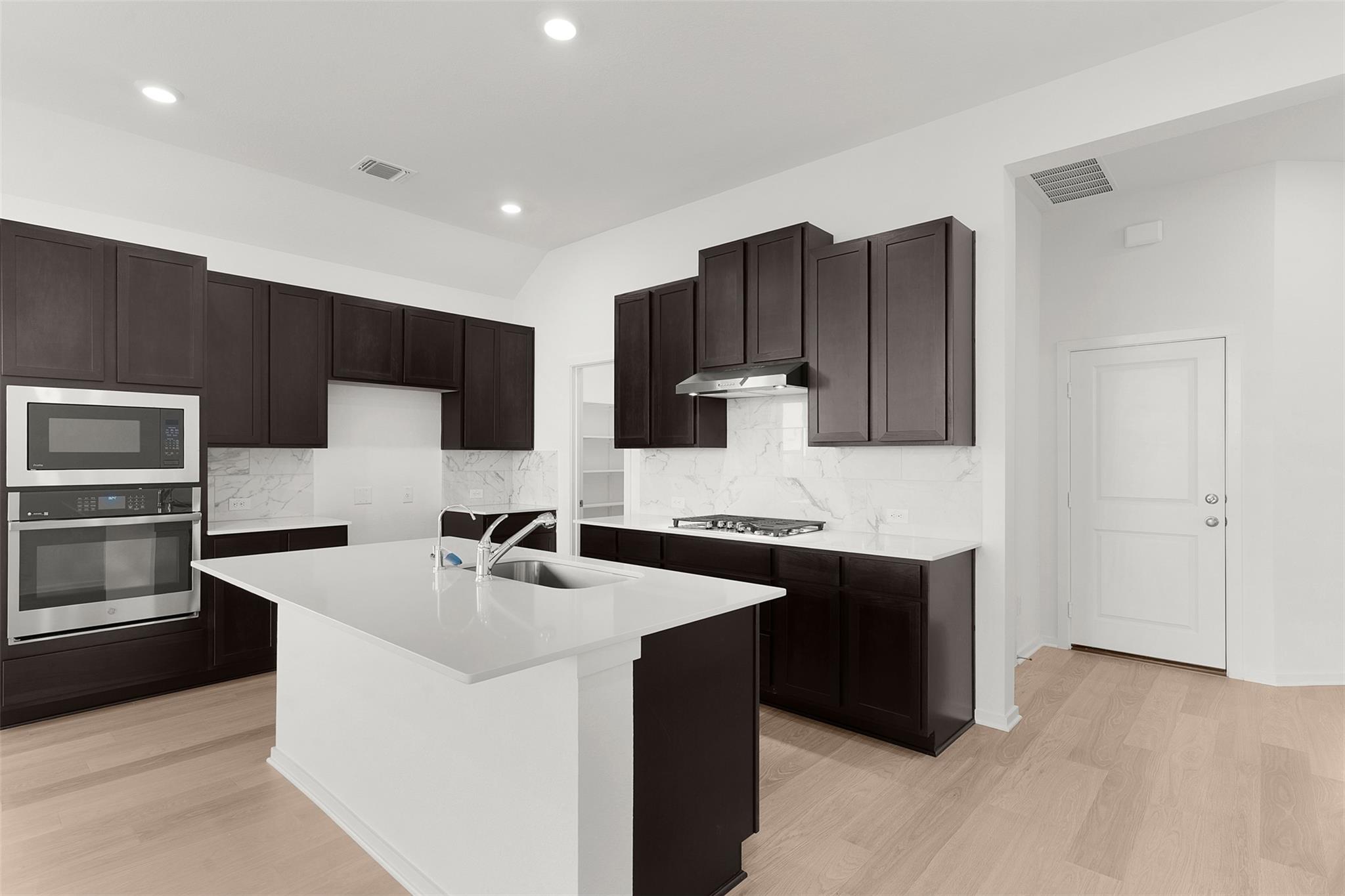 25621 Flora Bella Ln, Elgin, TX 78621