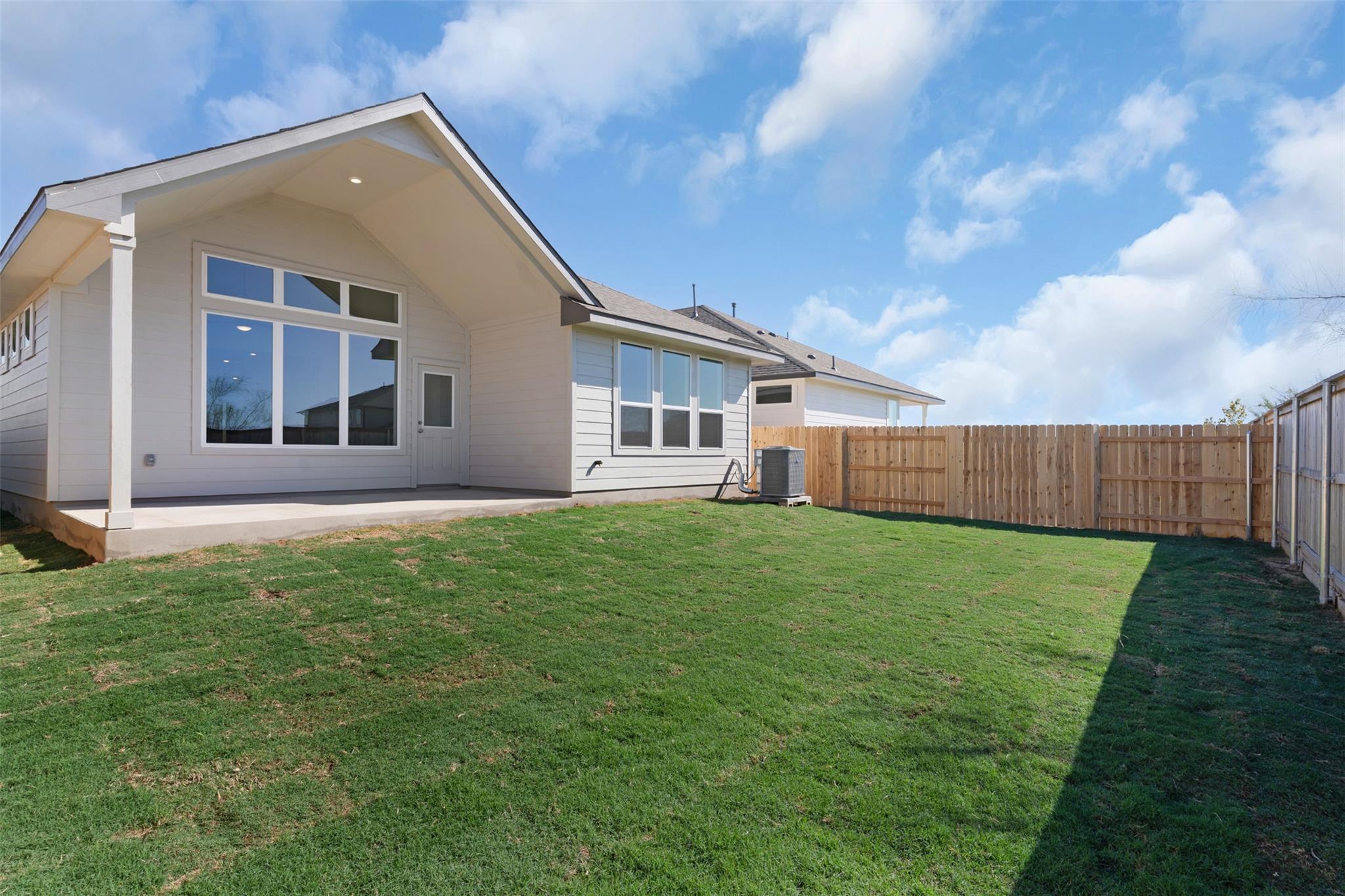 25621 Flora Bella Ln, Elgin, TX 78621