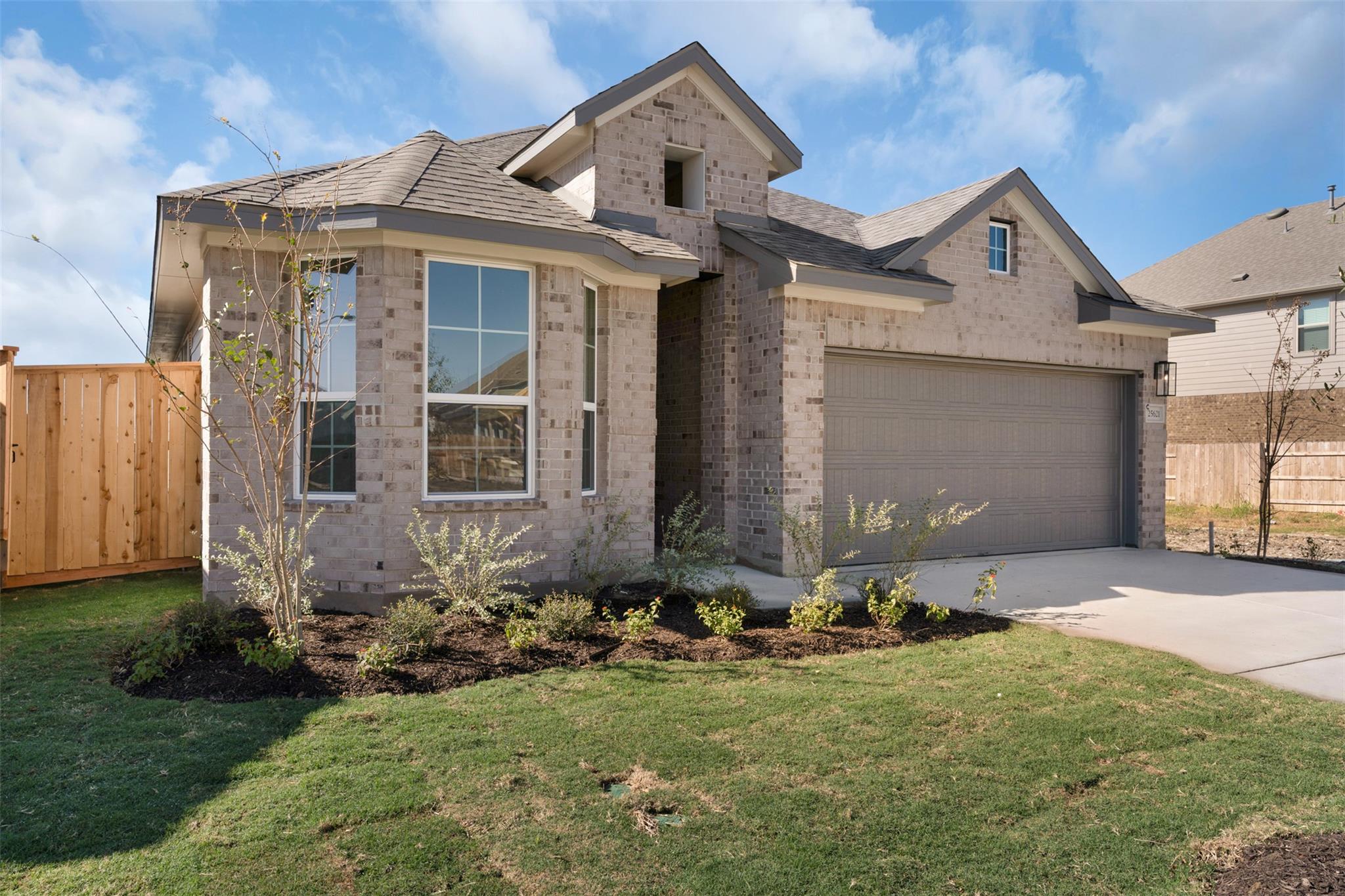 25621 Flora Bella Ln, Elgin, TX 78621