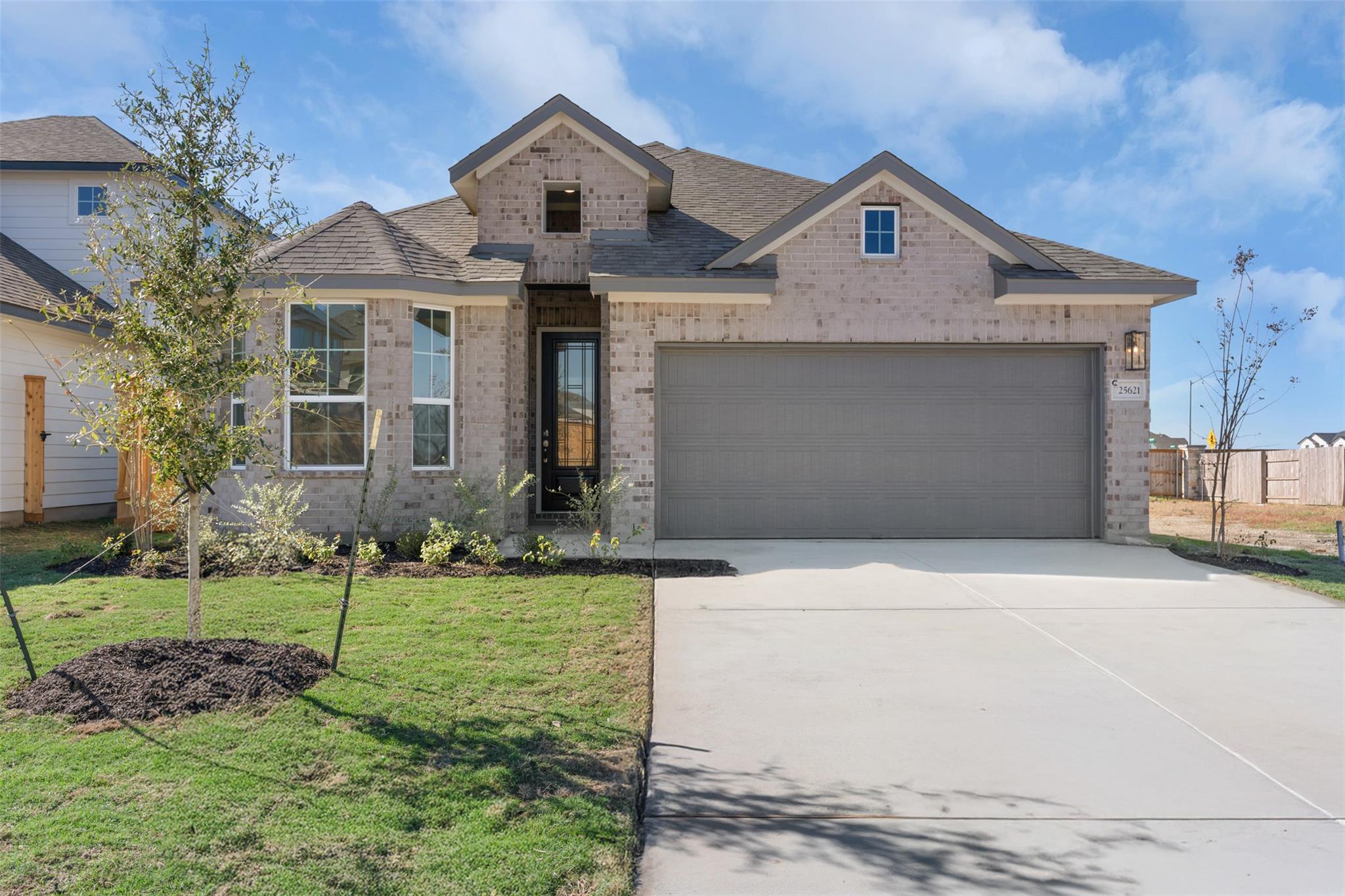 25621 Flora Bella Ln, Elgin, TX 78621