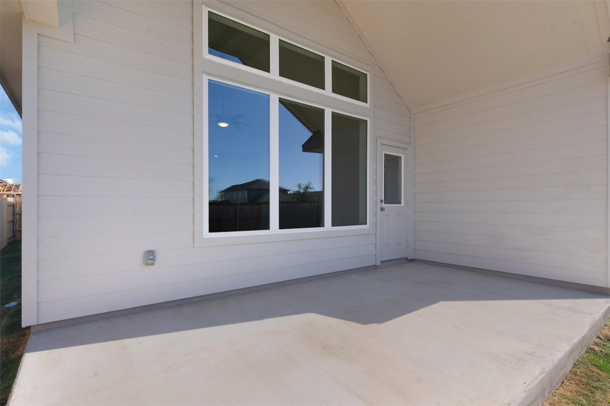 25621 Flora Bella Ln, Elgin, TX 78621