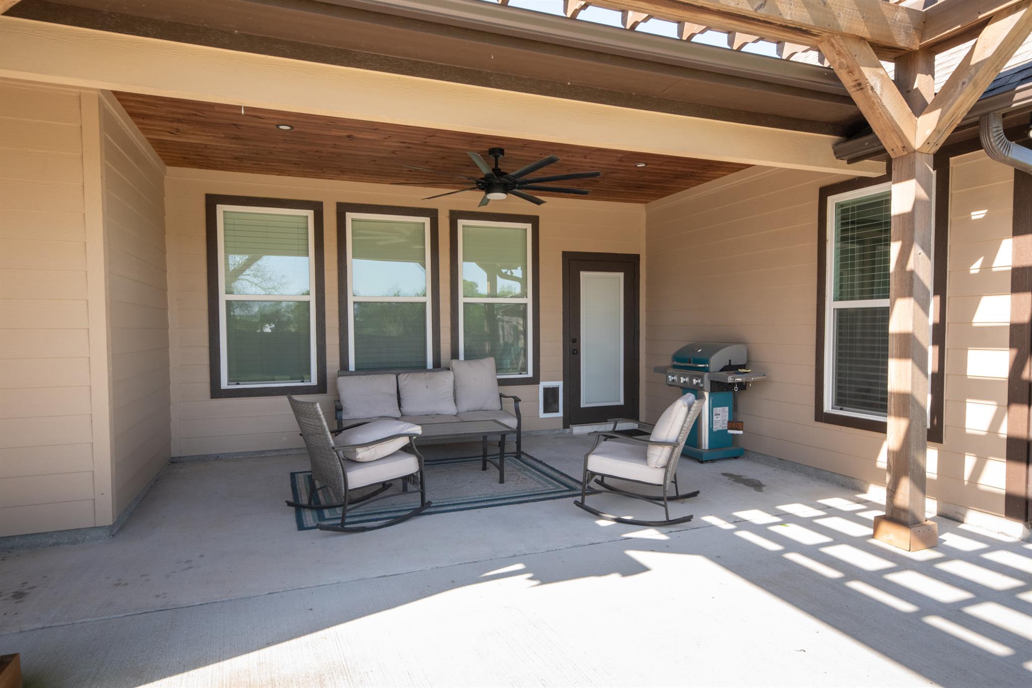 110 Les Ln, Smithville, TX 78957