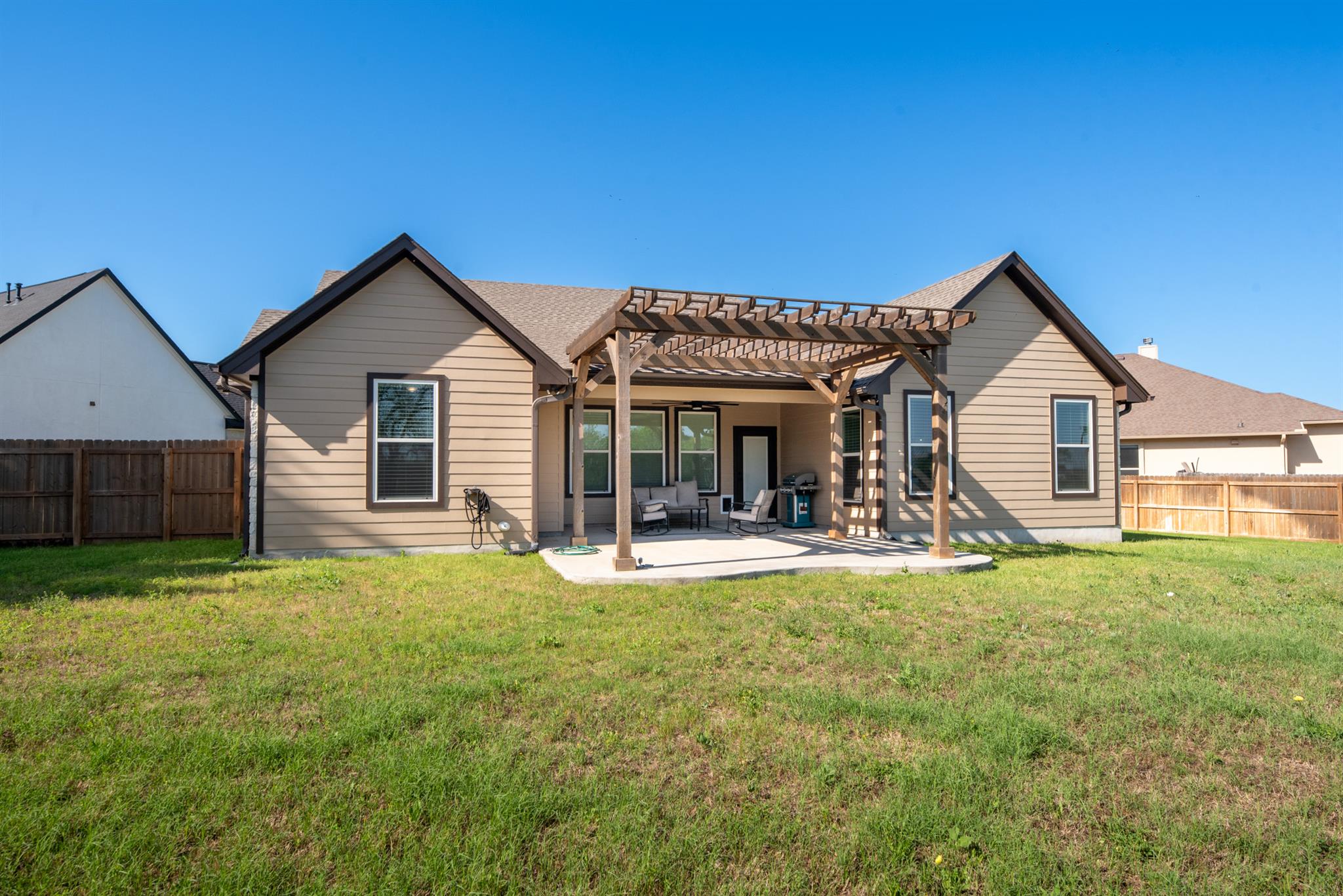 110 Les Ln, Smithville, TX 78957