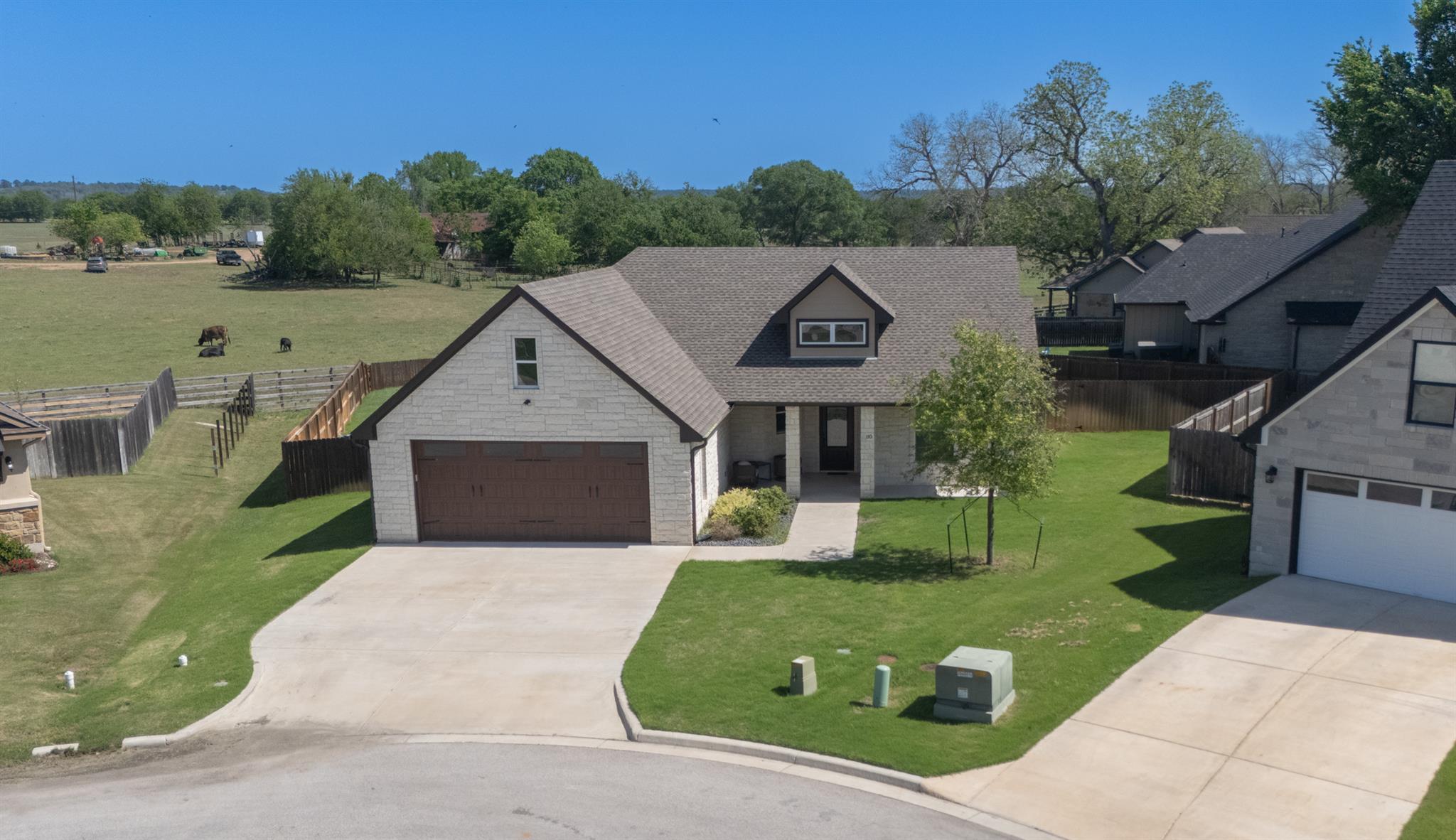 110 Les Ln, Smithville, TX 78957