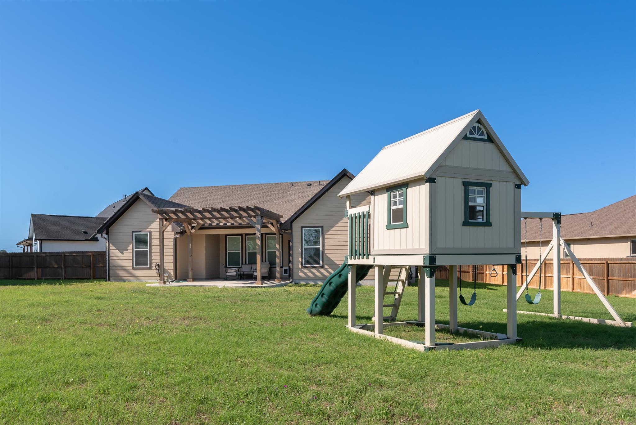 110 Les Ln, Smithville, TX 78957