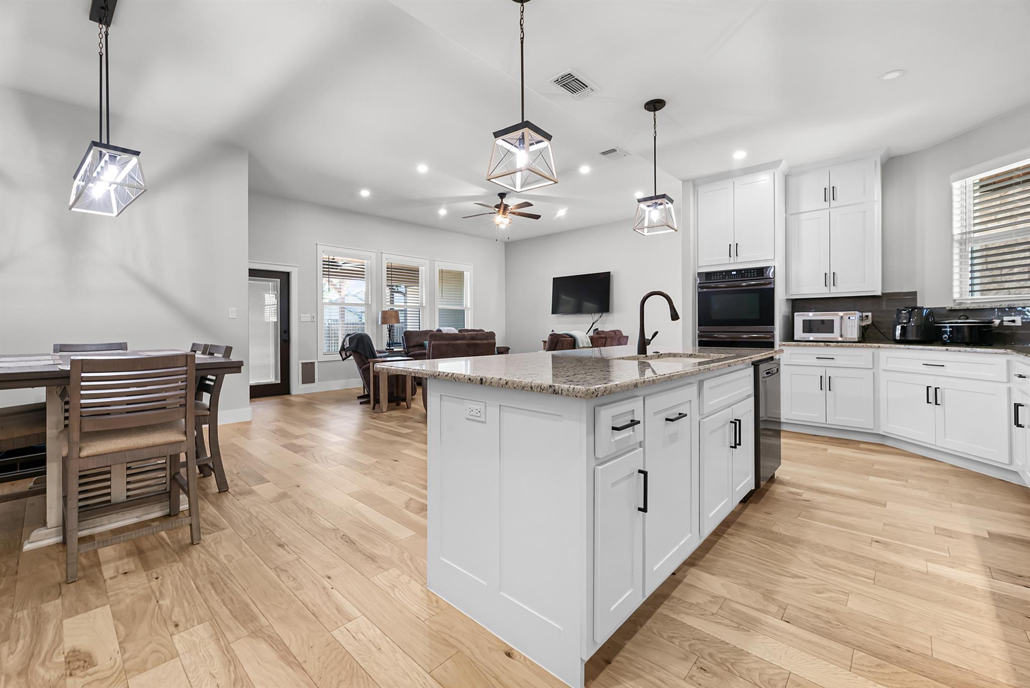 110 Les Ln, Smithville, TX 78957