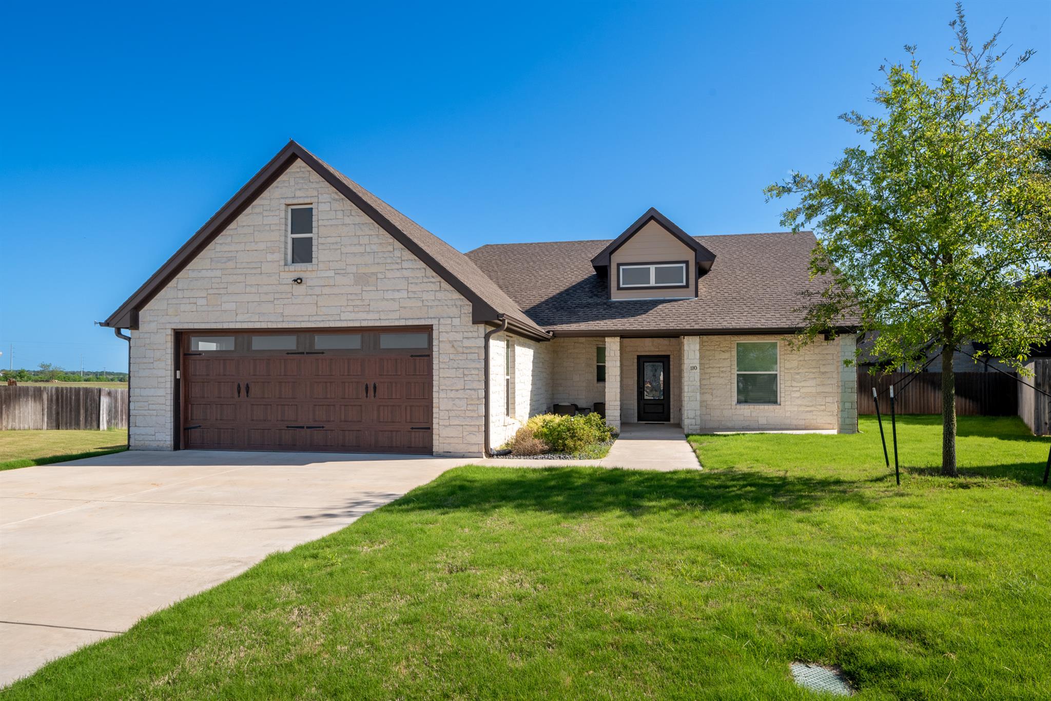 110 Les Ln, Smithville, TX 78957