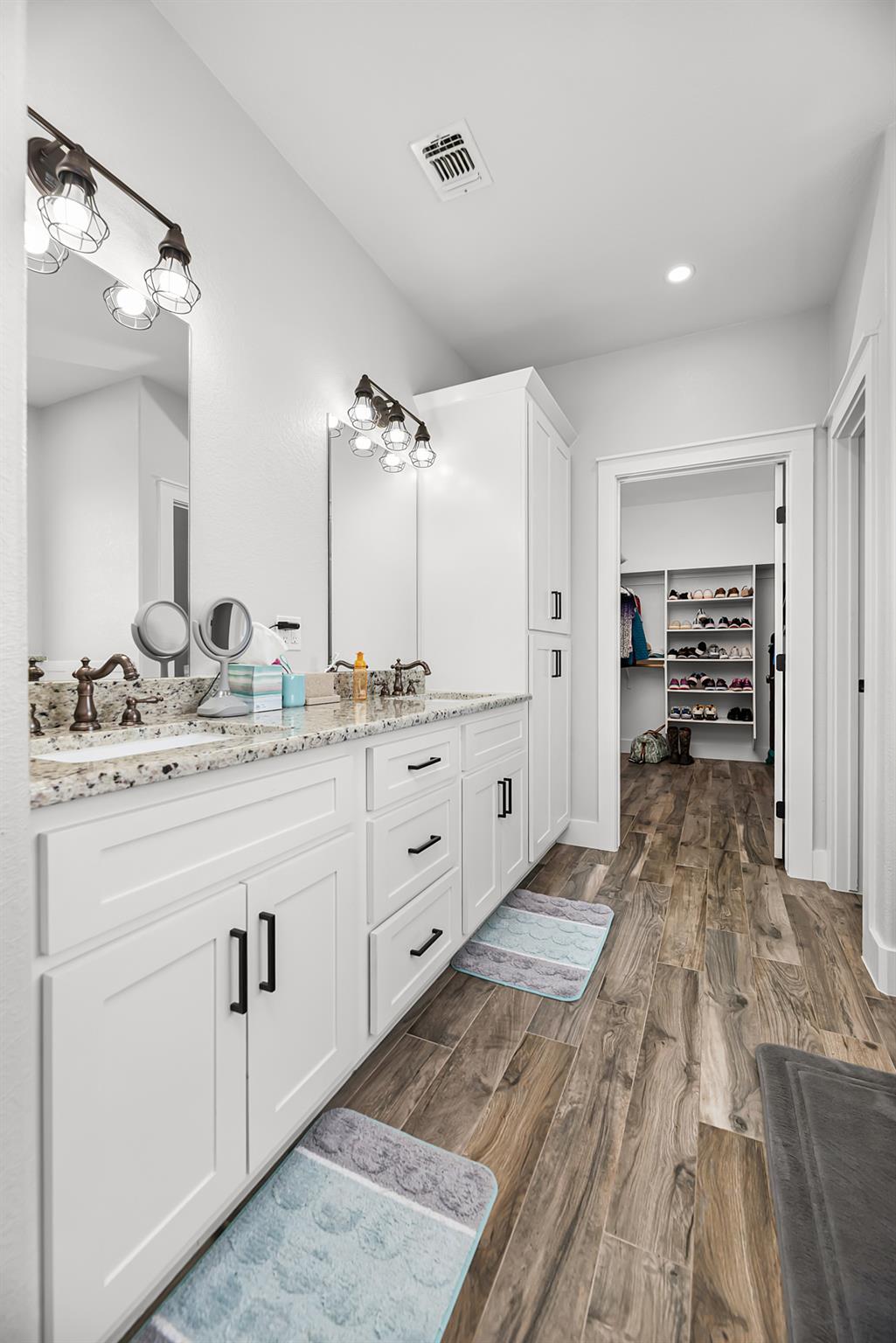 110 Les Ln, Smithville, TX 78957