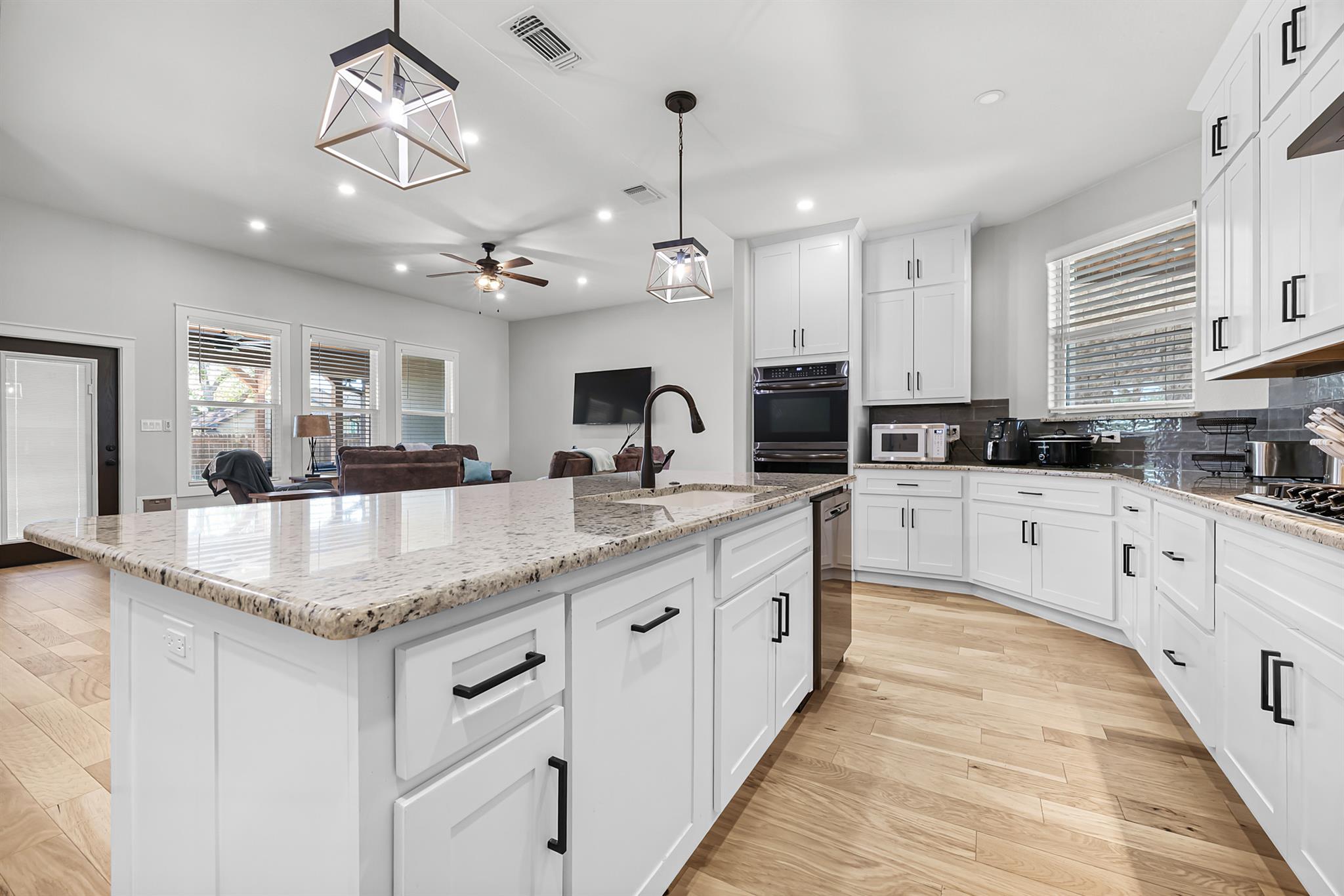 110 Les Ln, Smithville, TX 78957