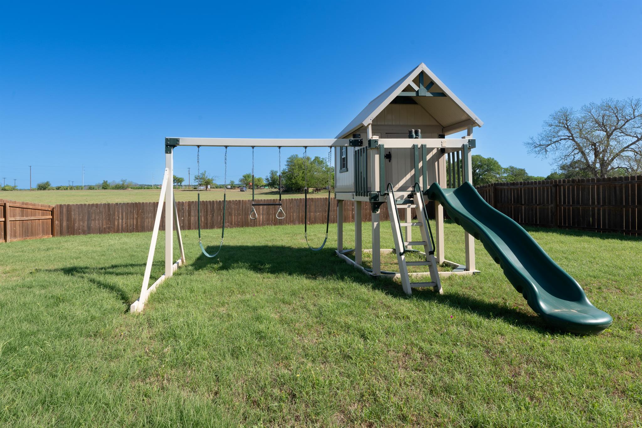 110 Les Ln, Smithville, TX 78957