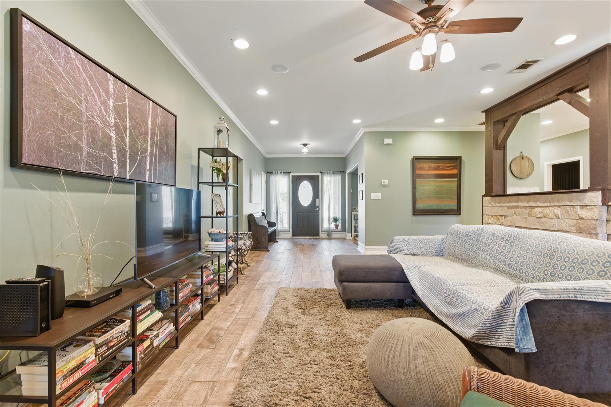 21457 Lakefront Dr, Lago Vista, TX 78645