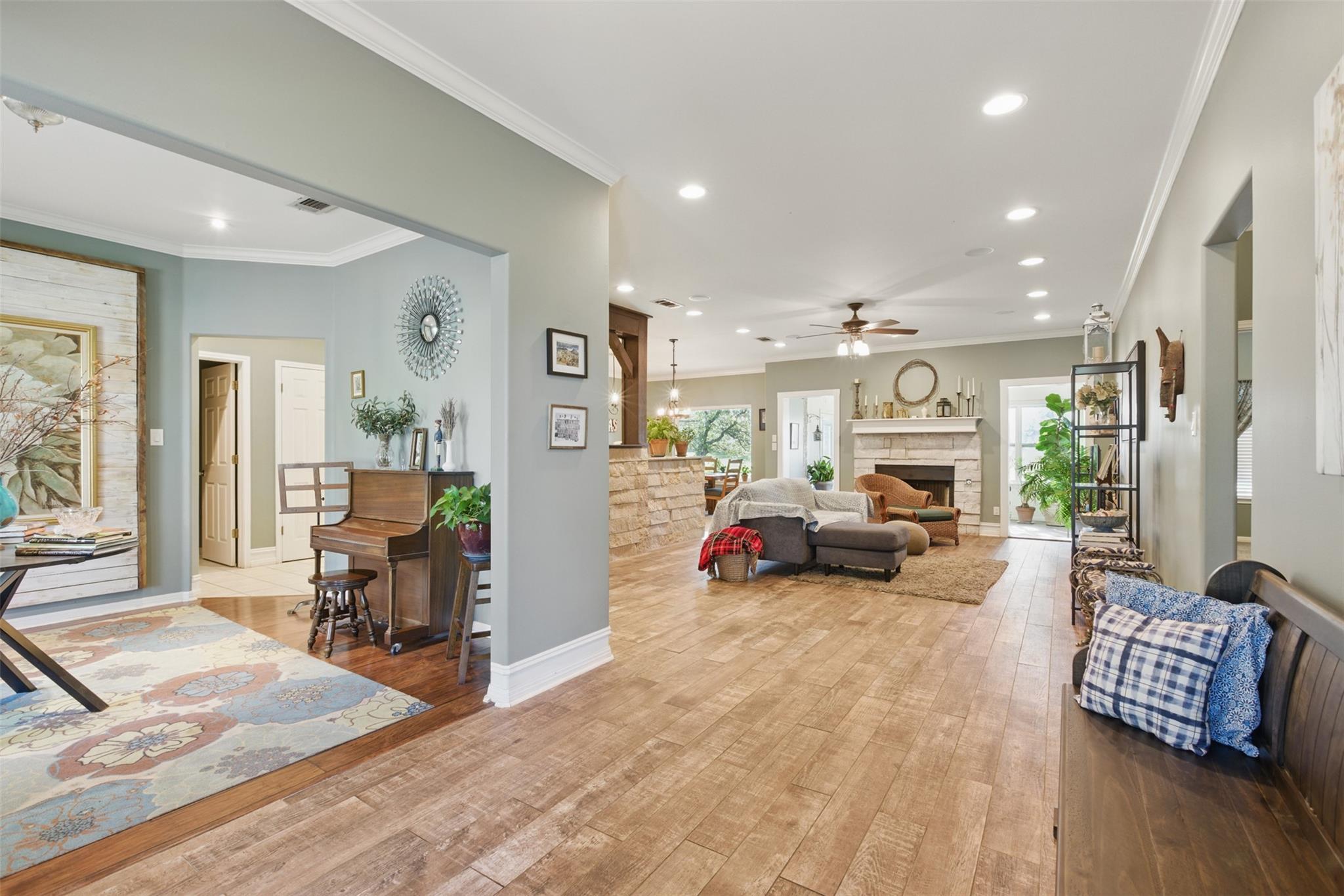 21457 Lakefront Dr, Lago Vista, TX 78645