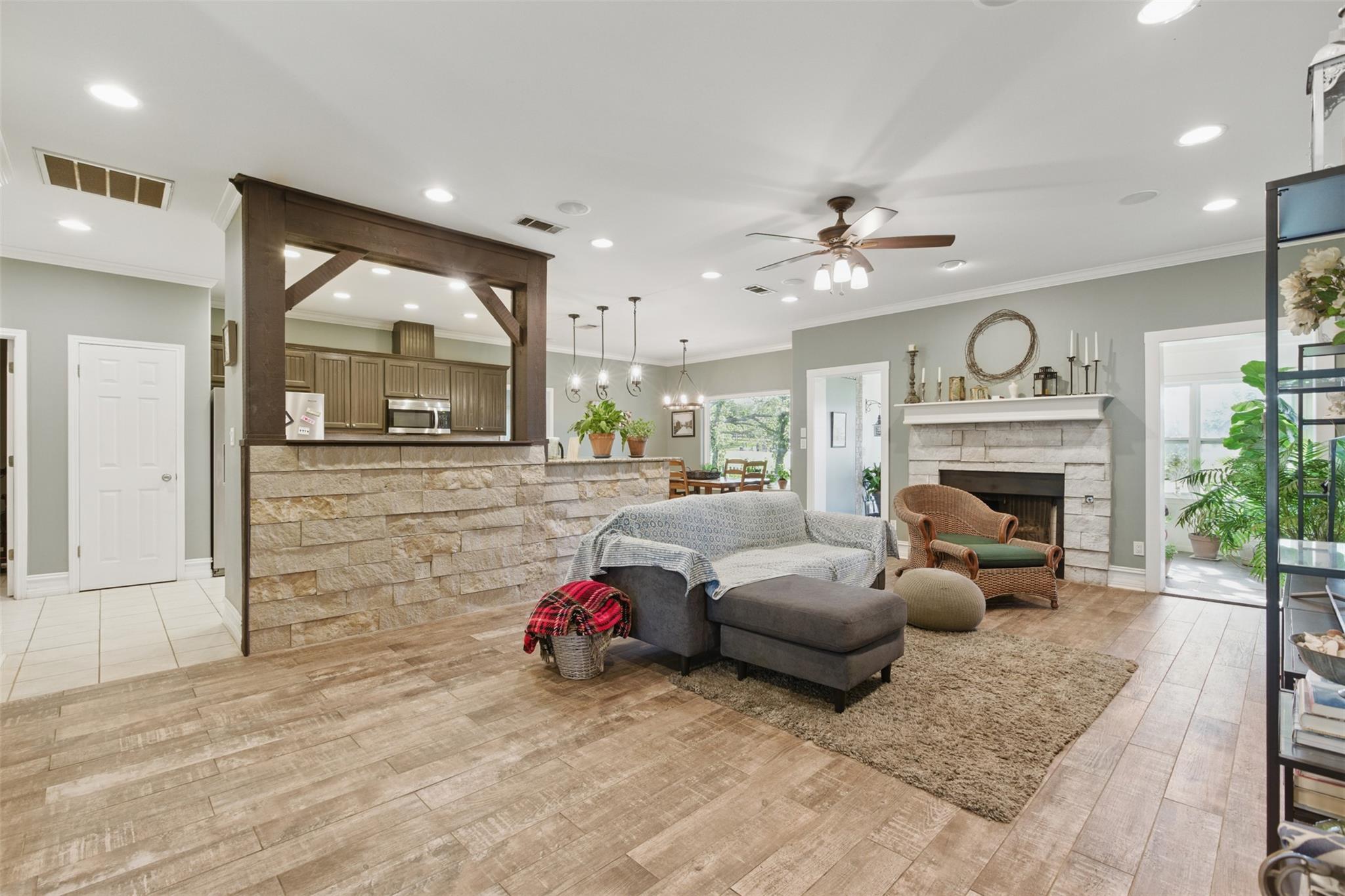 21457 Lakefront Dr, Lago Vista, TX 78645