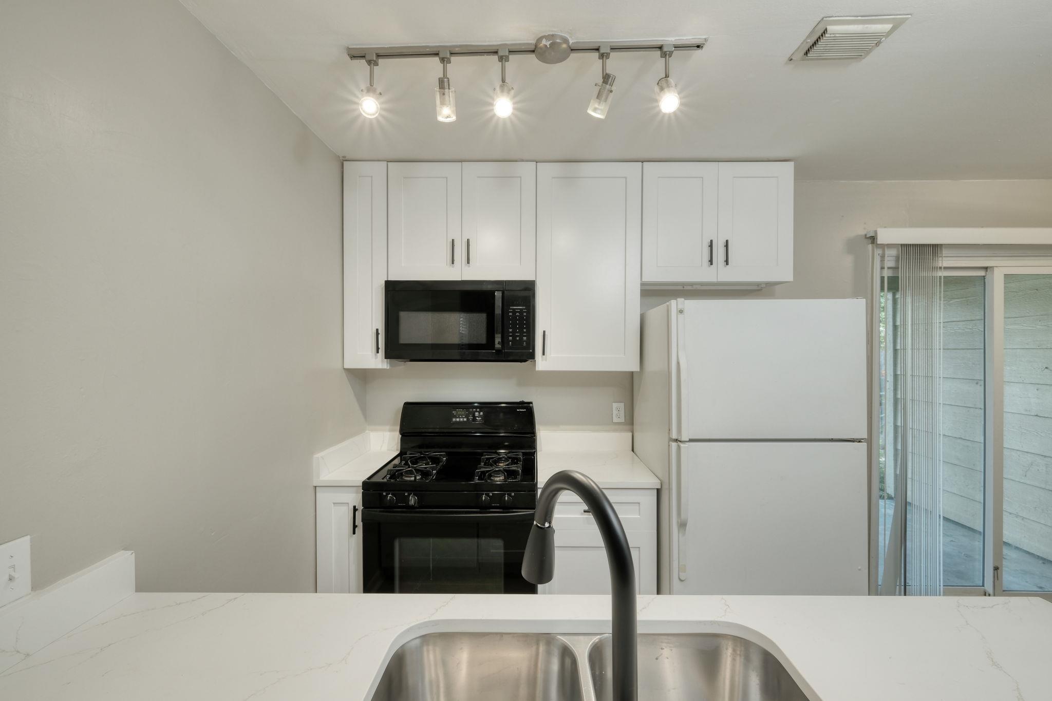 2711 Saint Edwards Cir # 2, Austin, TX 78704