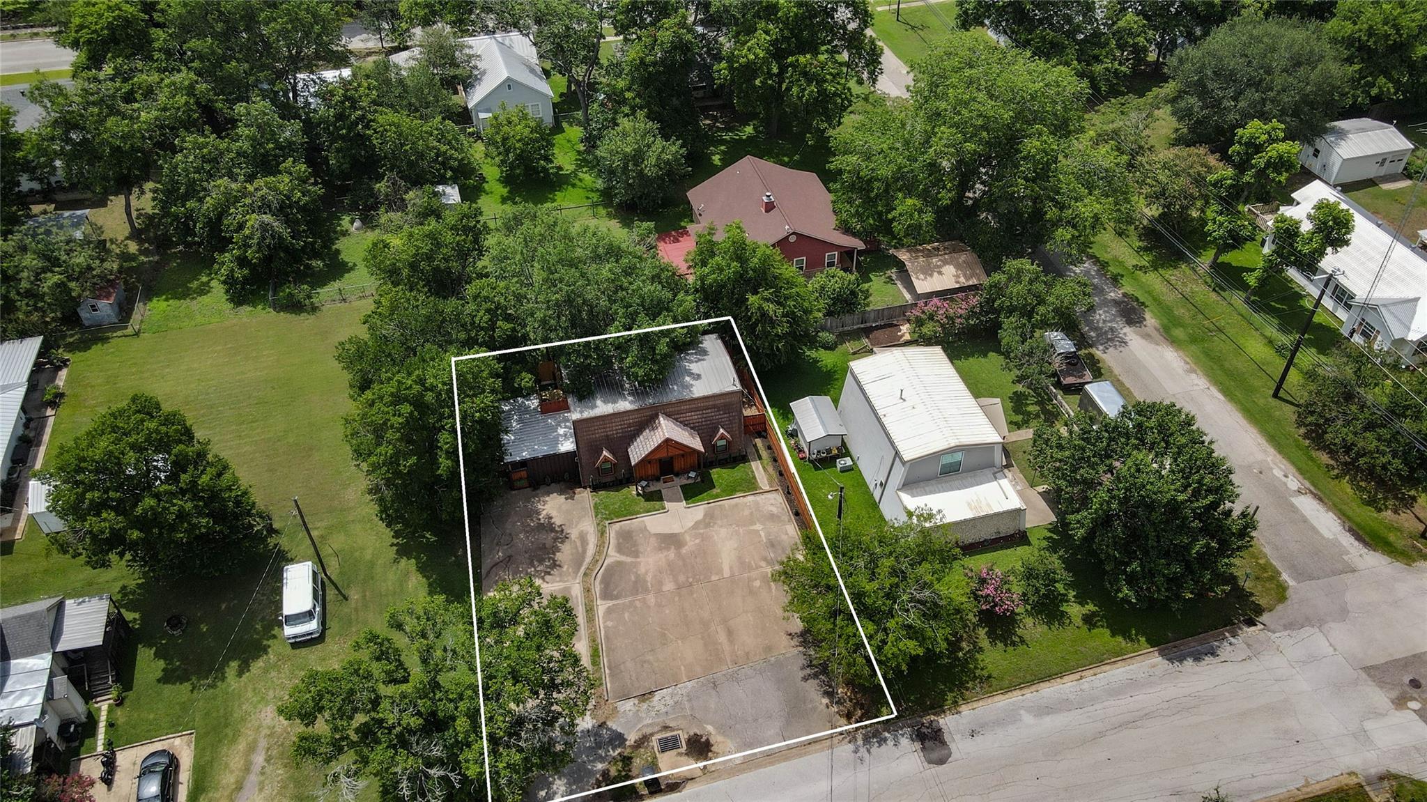 507 W Fawn St, Caldwell, TX 77836
