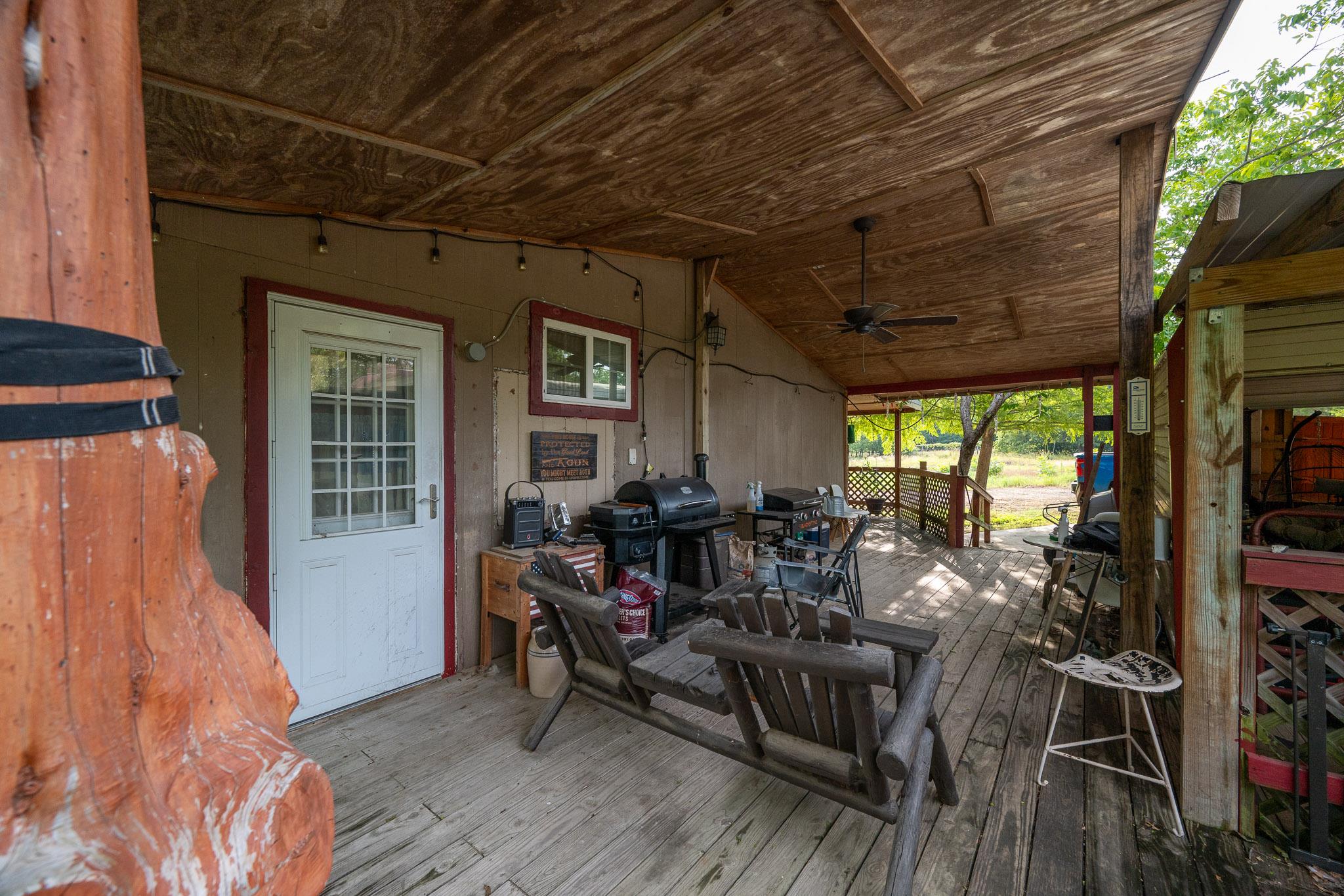 664 Hidden Oaks Dr, Elgin, TX 78621