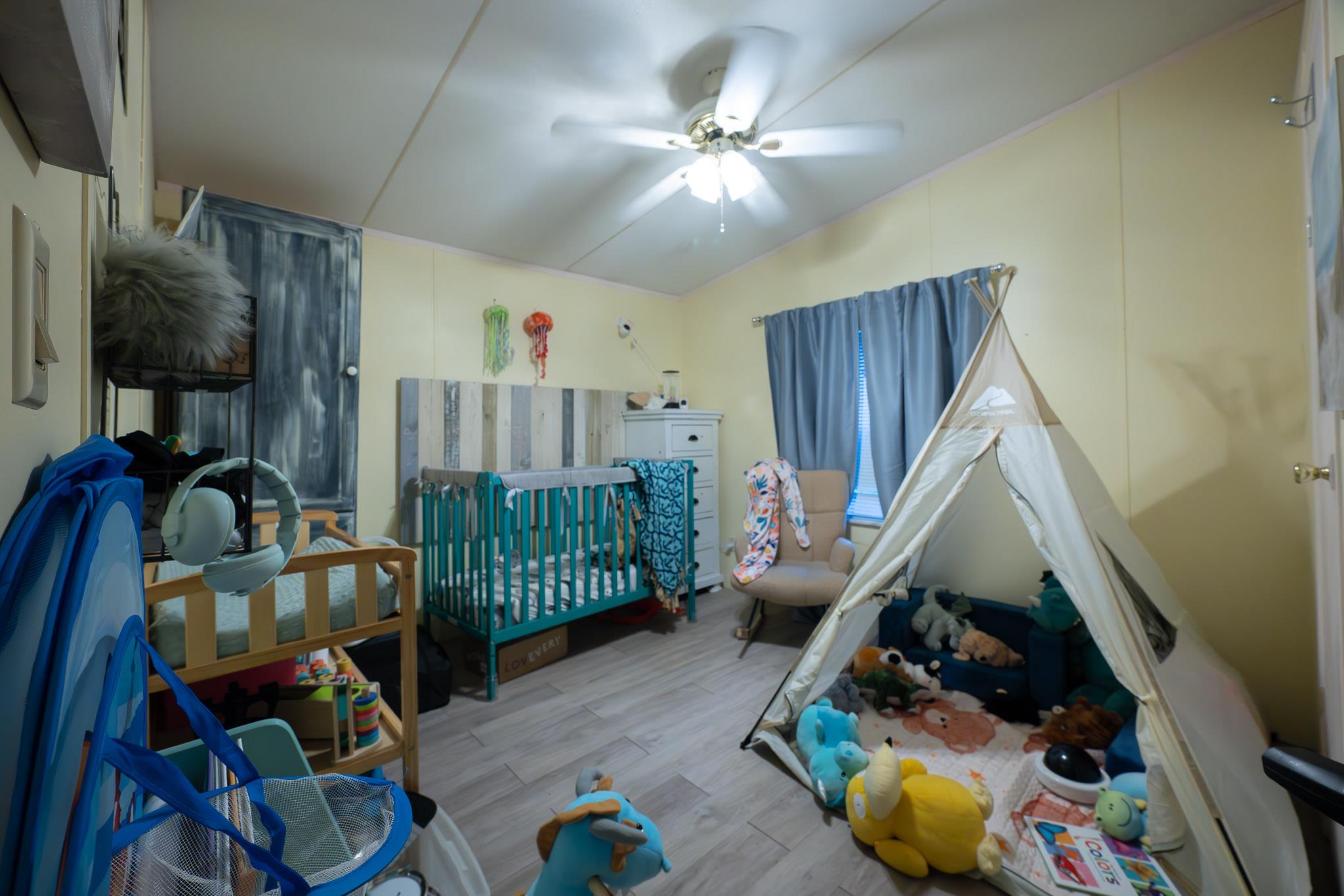 664 Hidden Oaks Dr, Elgin, TX 78621