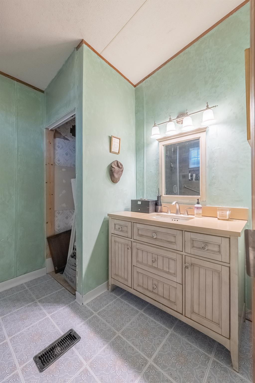 664 Hidden Oaks Dr, Elgin, TX 78621