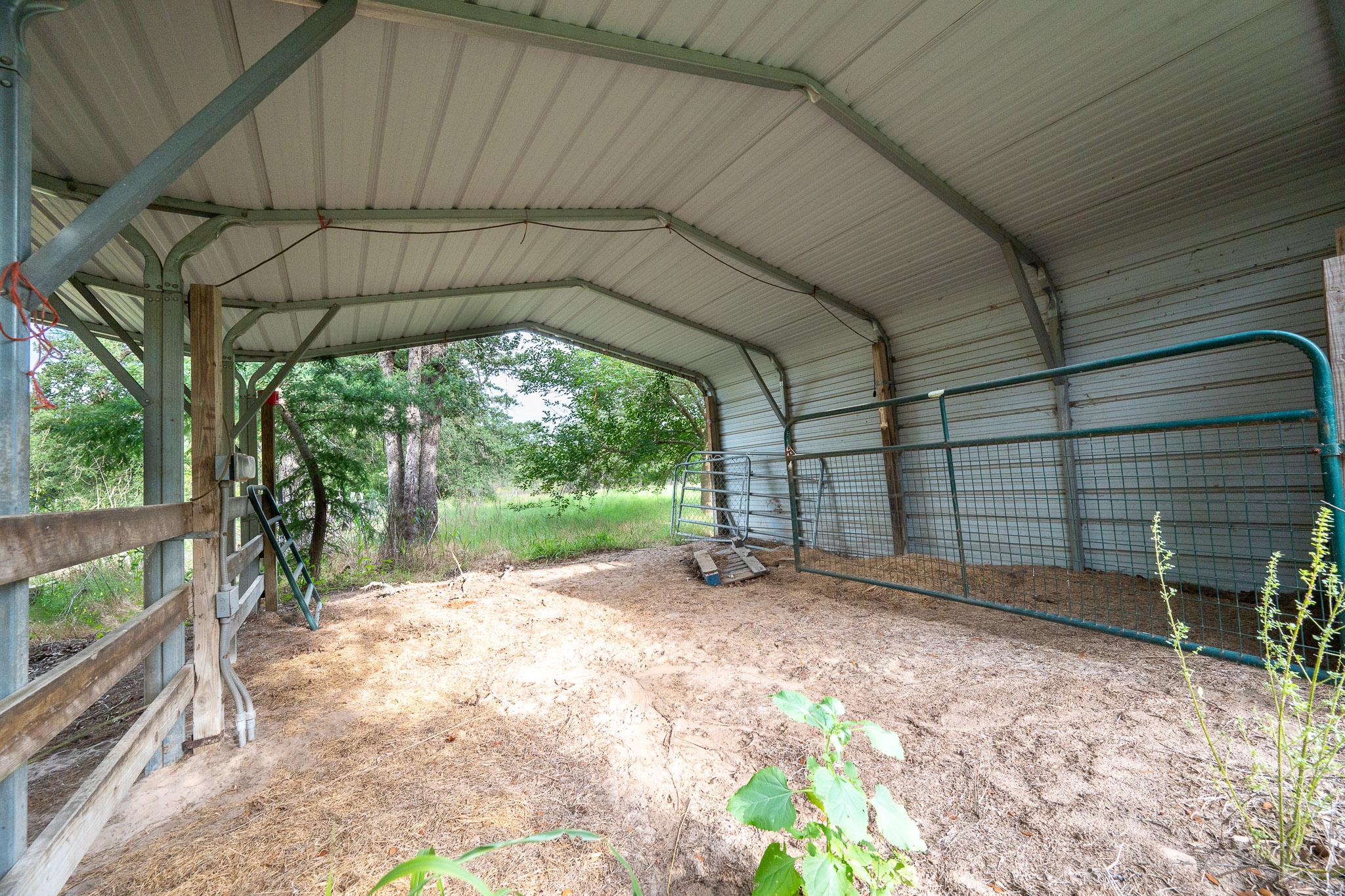 664 Hidden Oaks Dr, Elgin, TX 78621