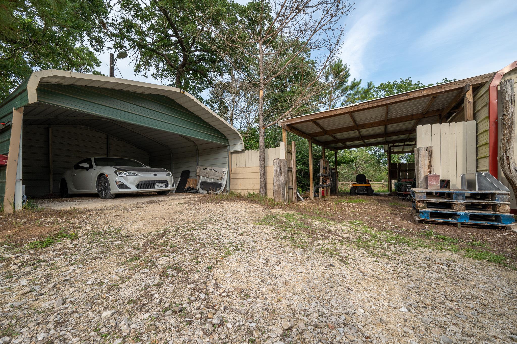 664 Hidden Oaks Dr, Elgin, TX 78621