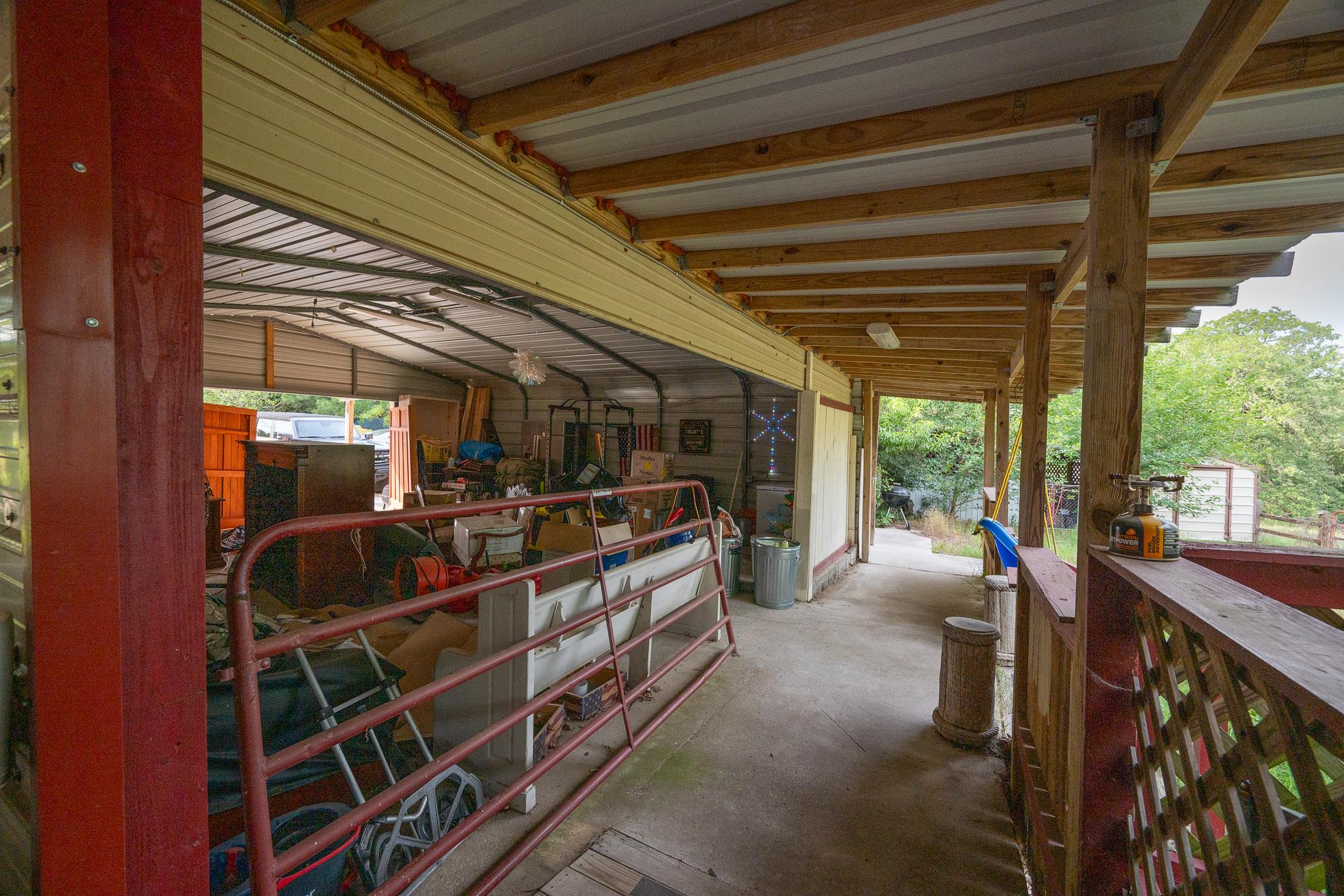 664 Hidden Oaks Dr, Elgin, TX 78621