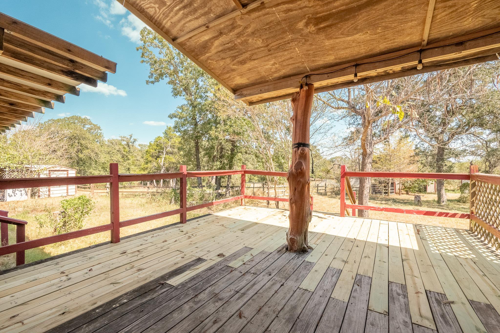 664 Hidden Oaks Dr, Elgin, TX 78621