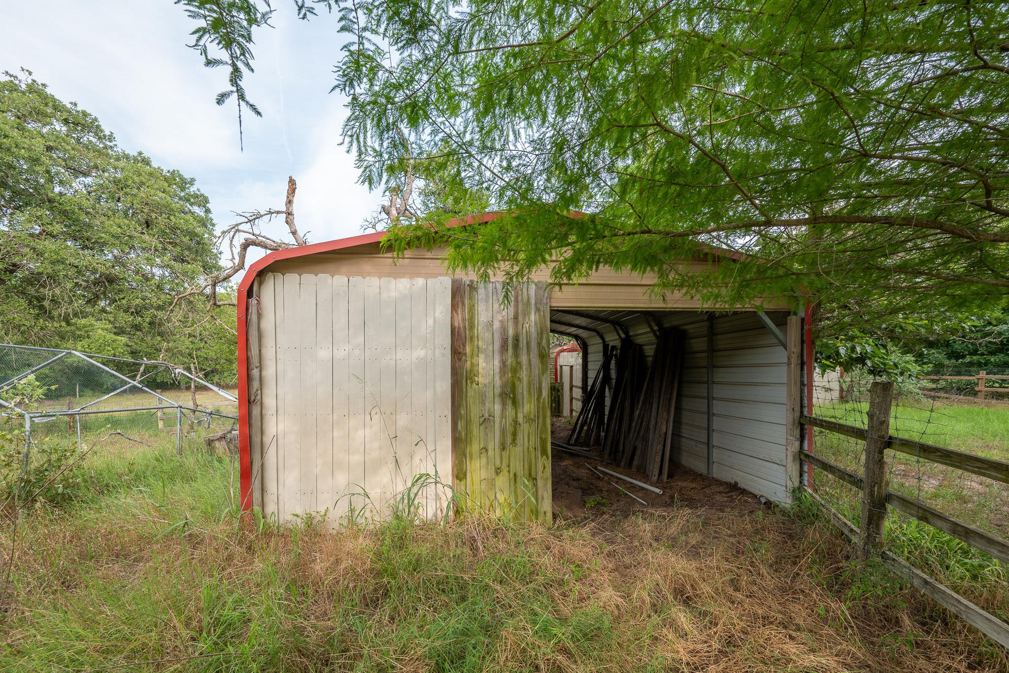 664 Hidden Oaks Dr, Elgin, TX 78621