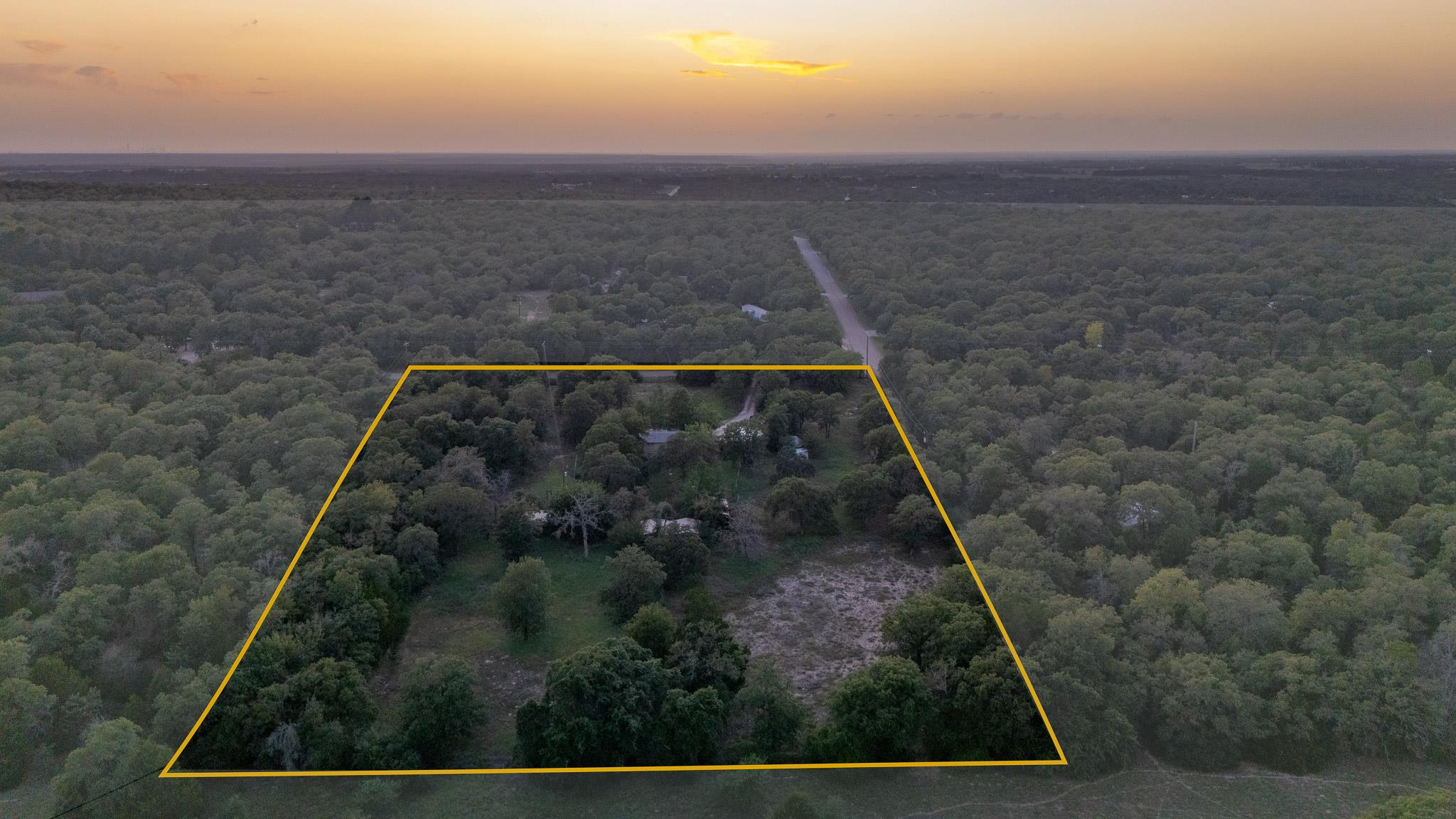 664 Hidden Oaks Dr, Elgin, TX 78621