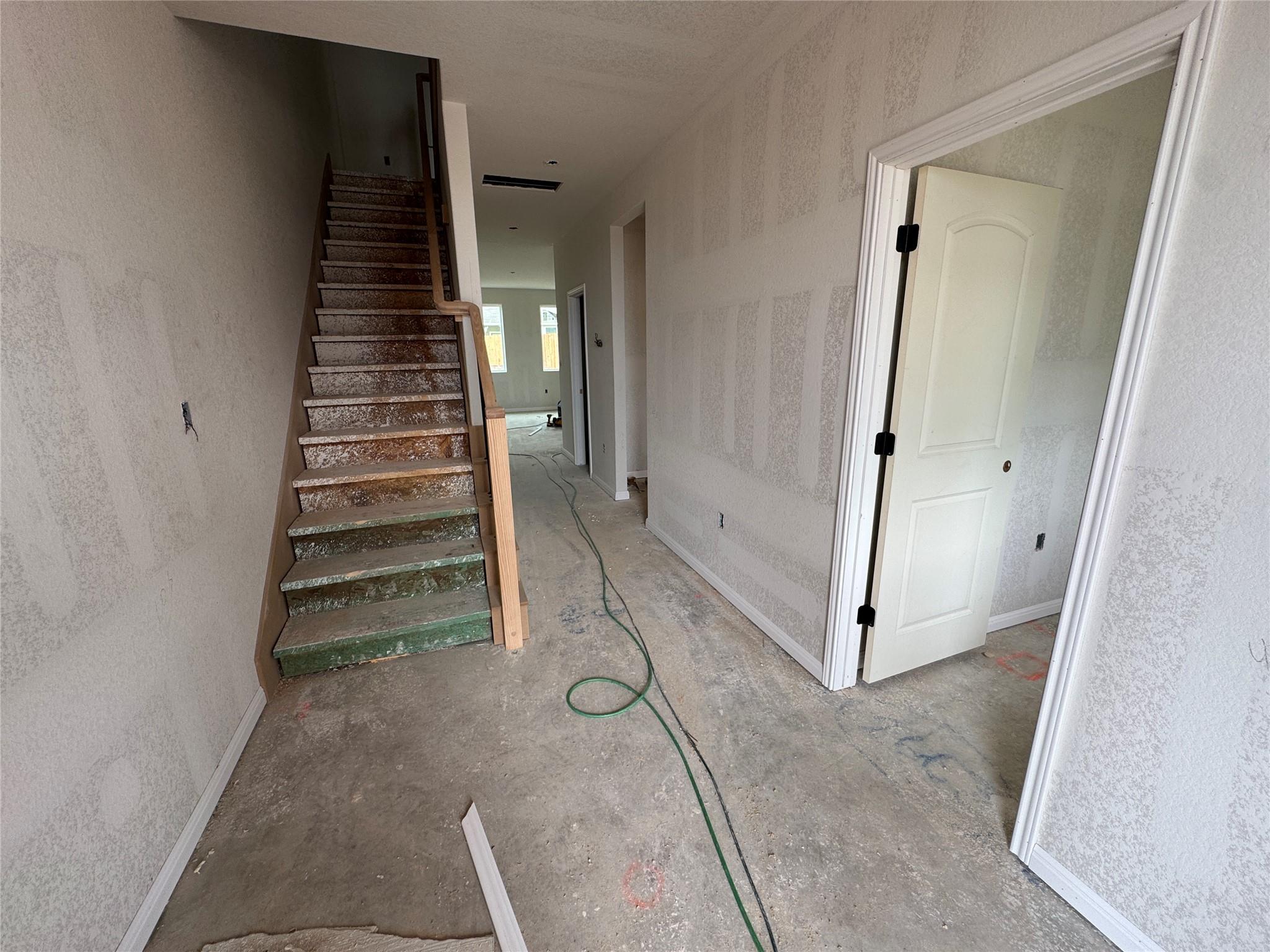 301 Willow Heights Dr, Hutto, TX 78634