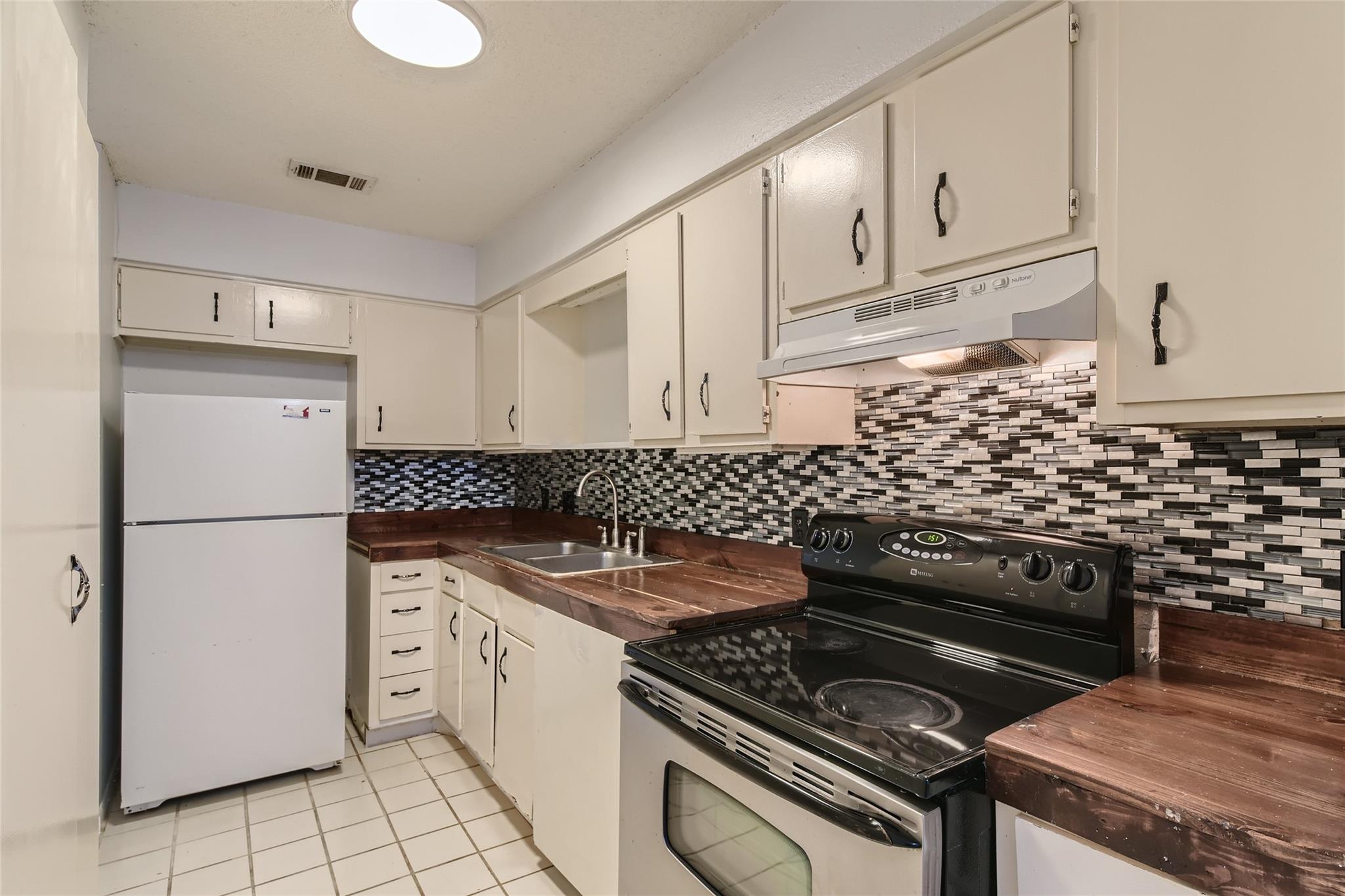 2712 Parker Ln # B, Austin, TX 78741