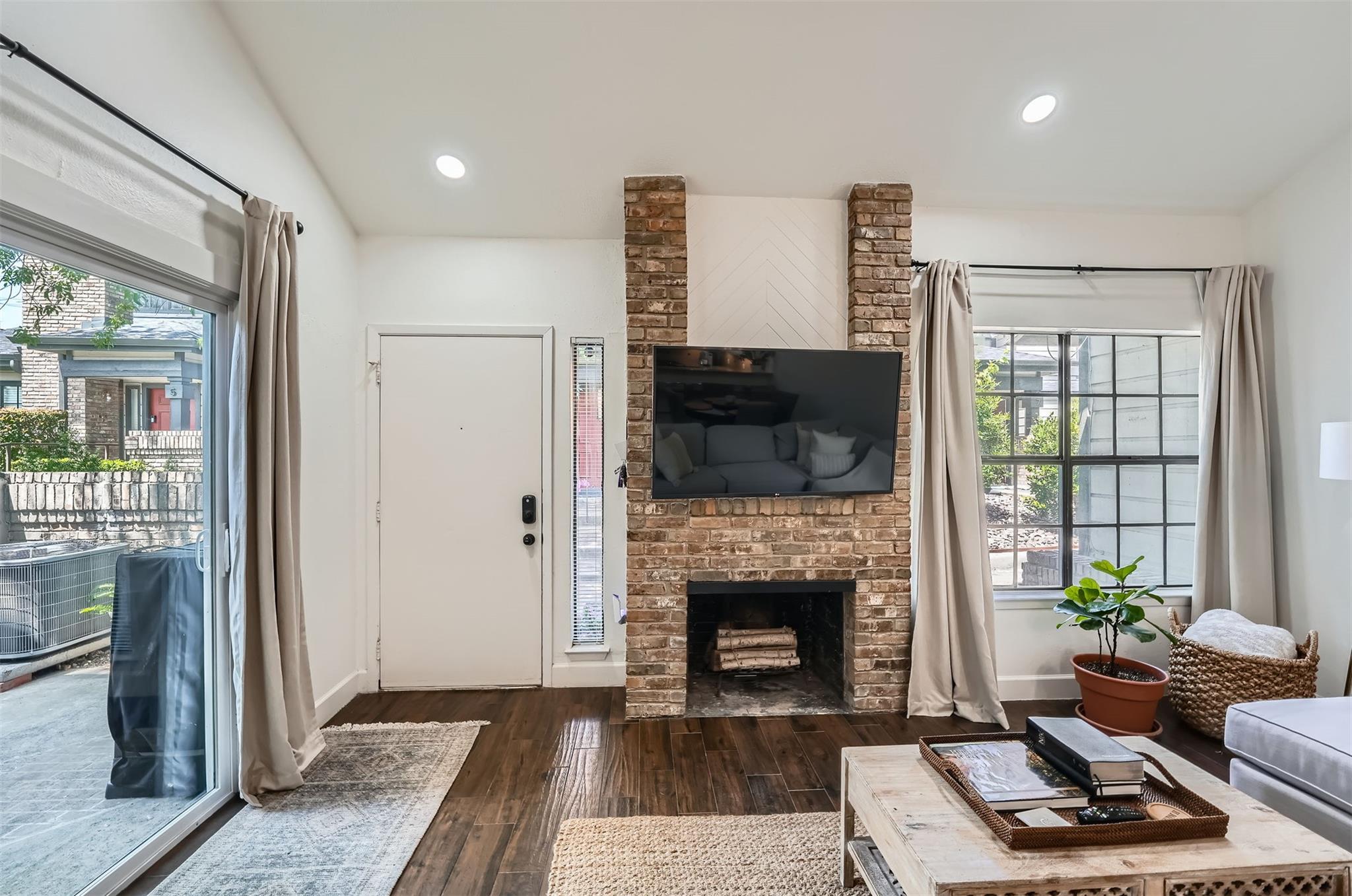 1748 Ohlen Rd # 10, Austin, TX 78757