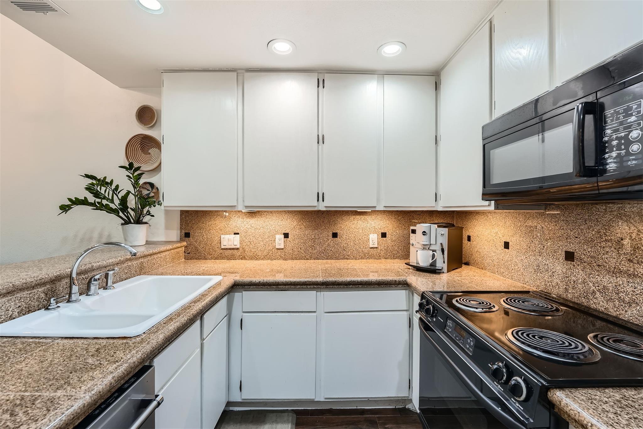 1748 Ohlen Rd # 10, Austin, TX 78757