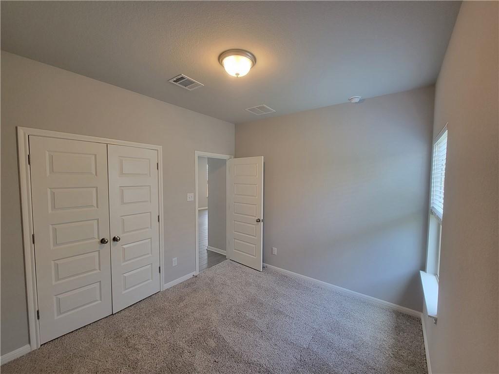 489 S Unforgiven Ln S, Jarrell, TX 76537
