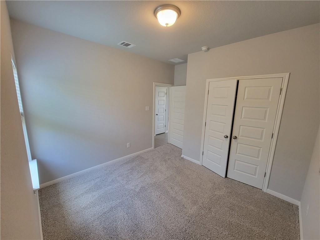 489 S Unforgiven Ln S, Jarrell, TX 76537