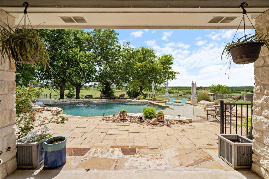 1301 County Road 448, Taylor, TX 76574