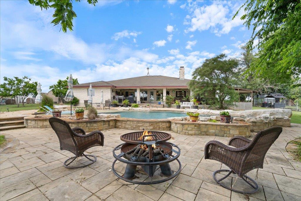 1301 County Road 448, Taylor, TX 76574