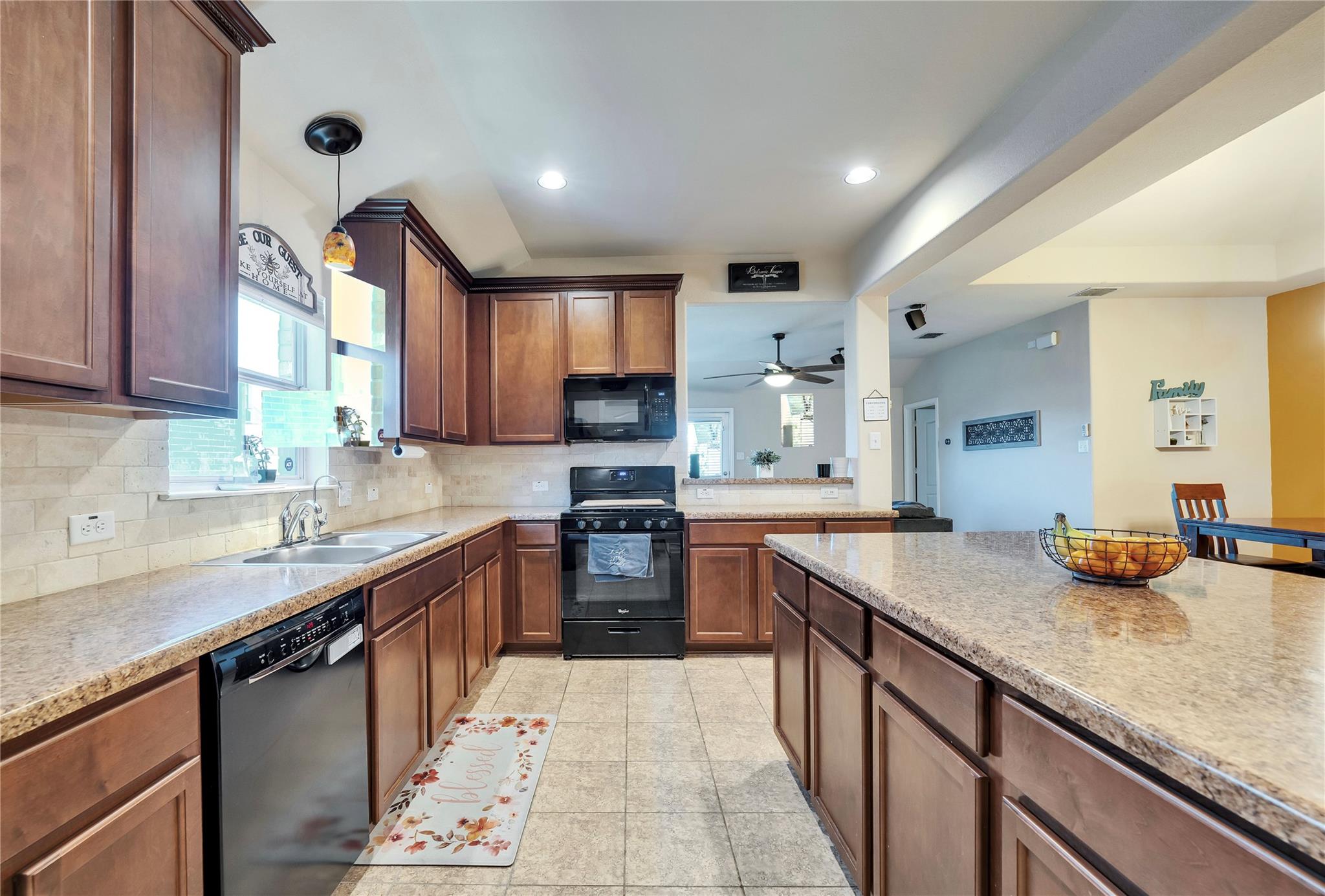 228 Lavender Ln, Buda, TX 78610