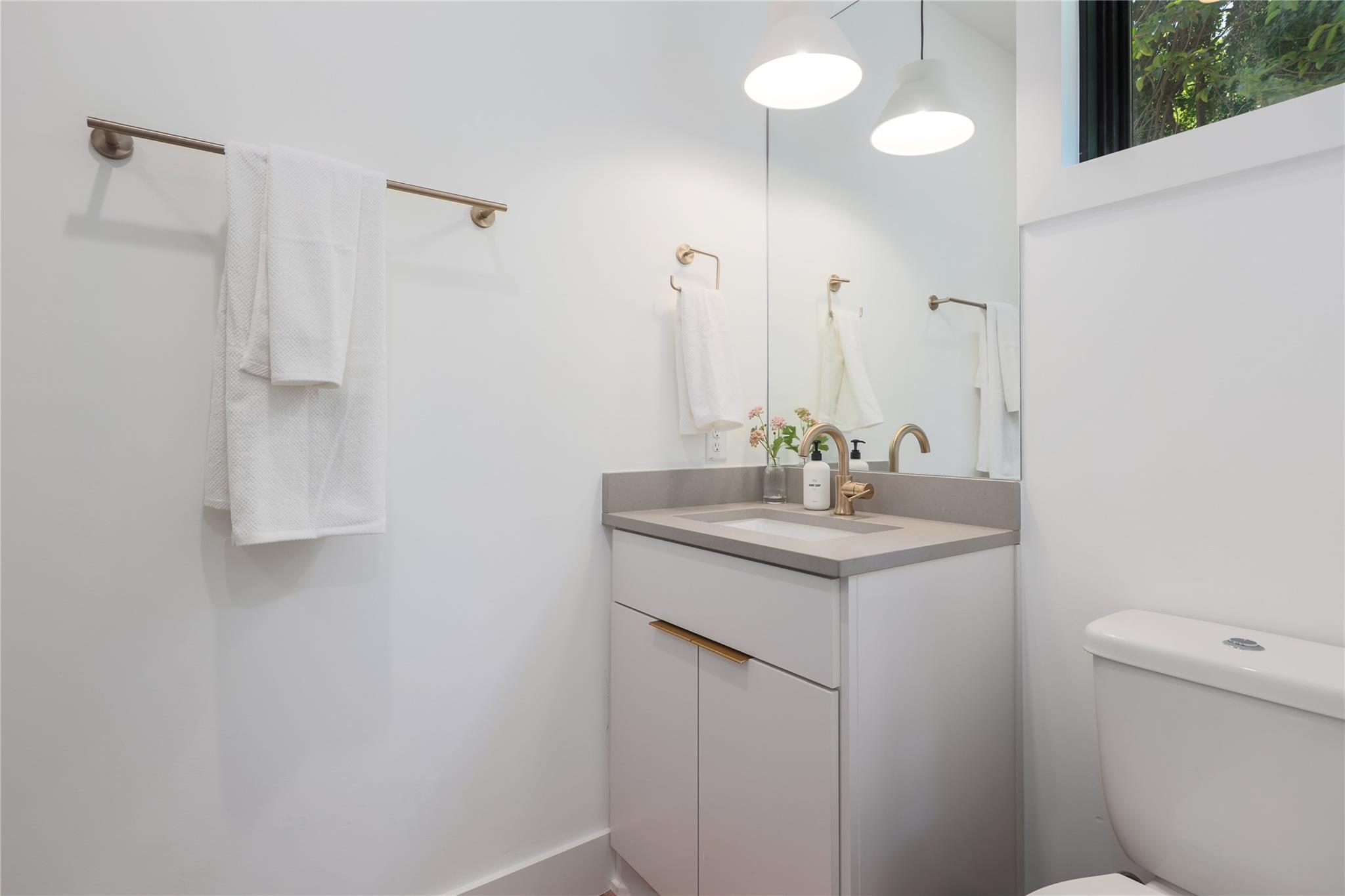 87 Chalmers Ave, Austin, TX 78702