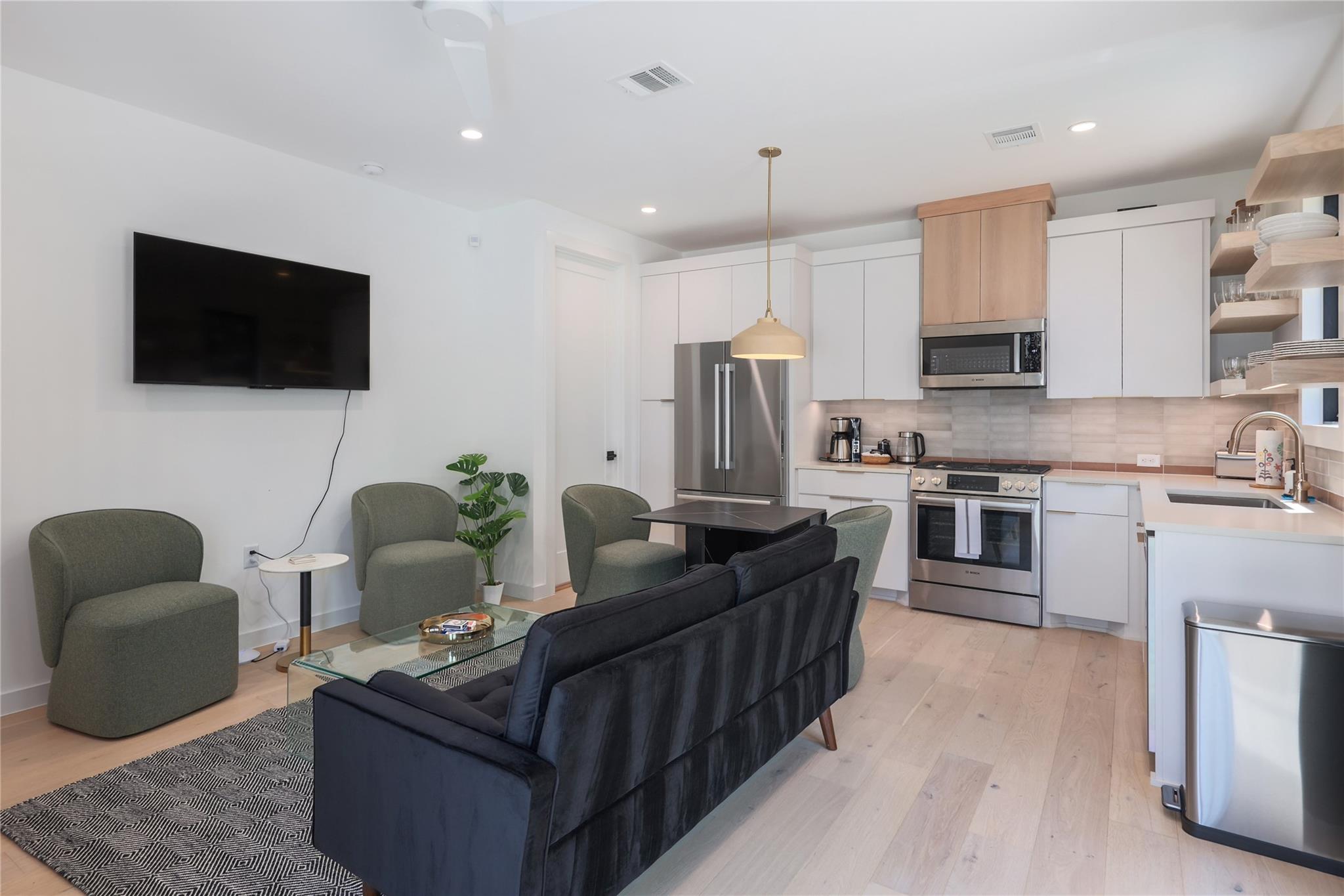 87 Chalmers Ave, Austin, TX 78702