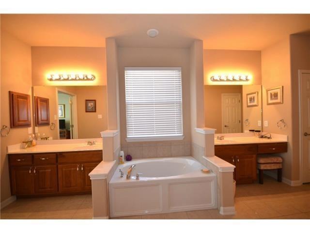 2411 Stagecoach Bnd, Leander, TX 78641