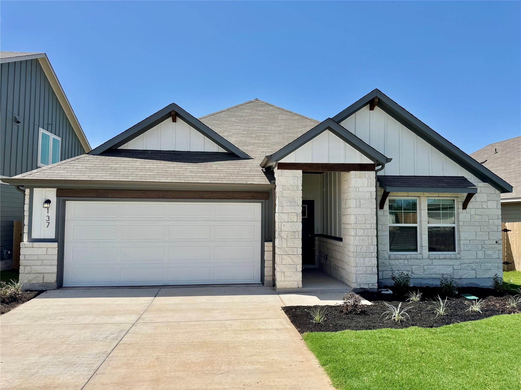 137 Bonnellis Roost, Cedar Creek, TX 78612