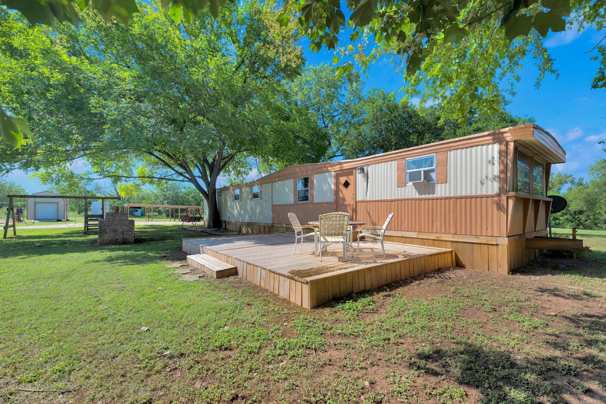 148 Meadows Dr, Elgin, TX 78621