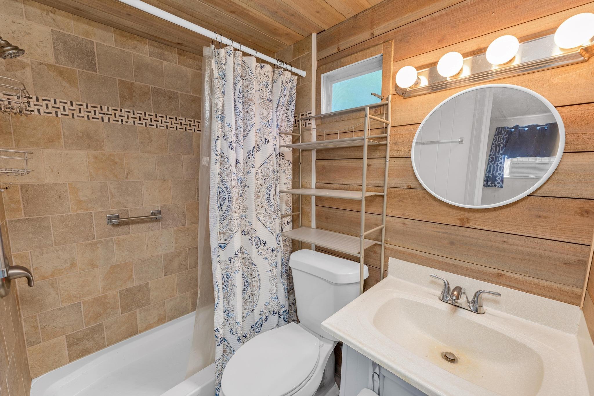 148 Meadows Dr, Elgin, TX 78621