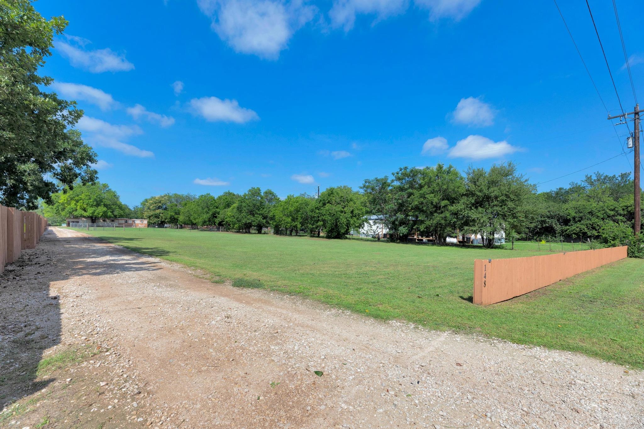 148 Meadows Dr, Elgin, TX 78621